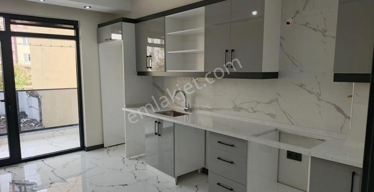 Çamlıca Mahallesi Hizmet Sokak 3+1 Lüks Satılık Daire - Görsel 16