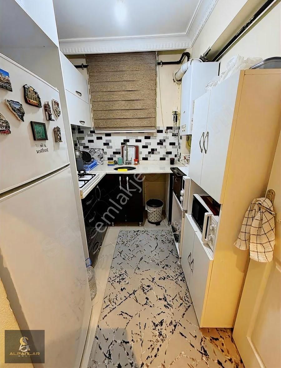 Küçükçekmece Yenimahallede 1+1 Satılık 70m2 Bahçe Katı Daire - Görsel 2