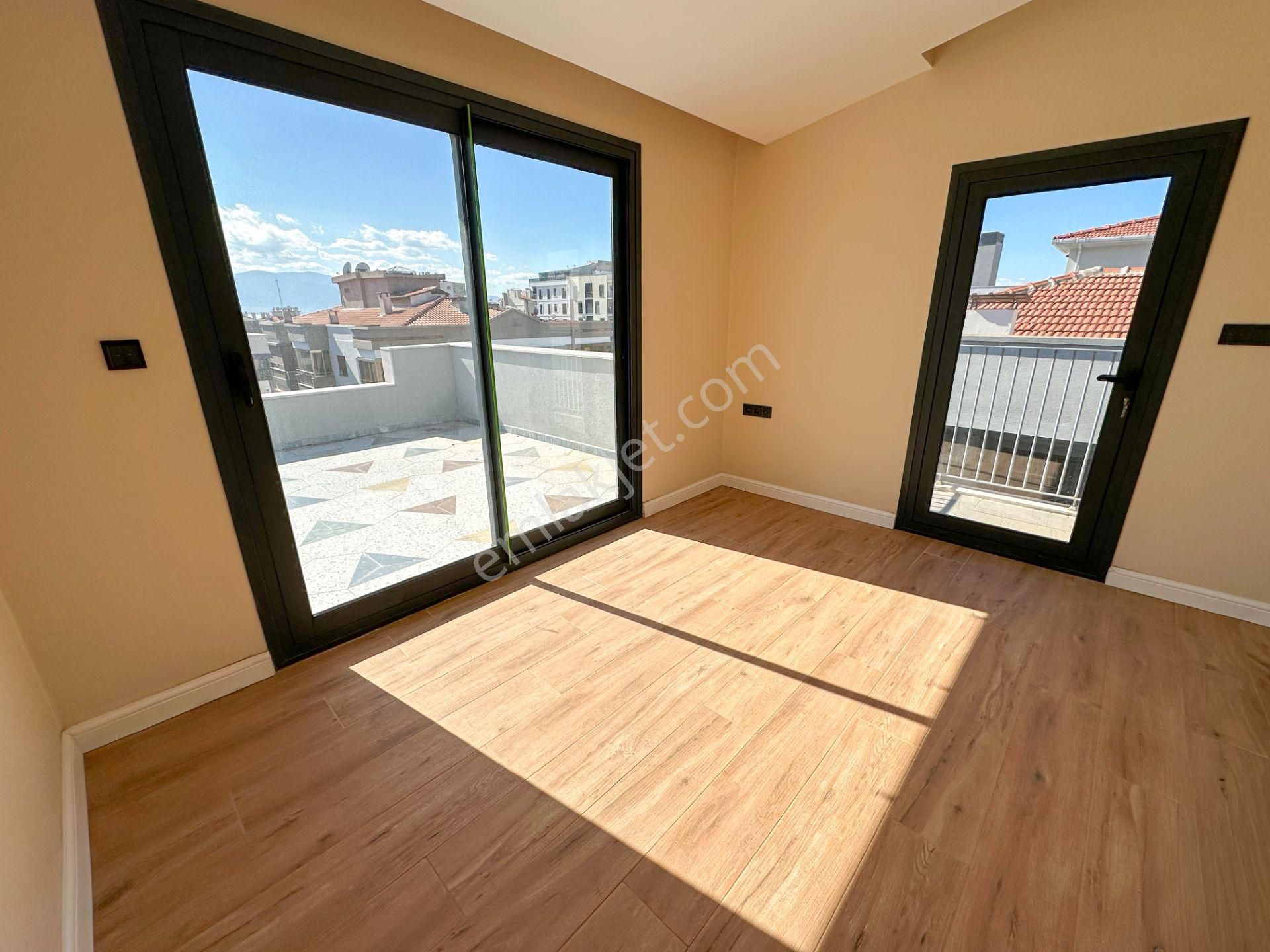 Karşıyaka Bostanlı Satılık Teraslı Dubleks 4+1 Daire - Görsel 16