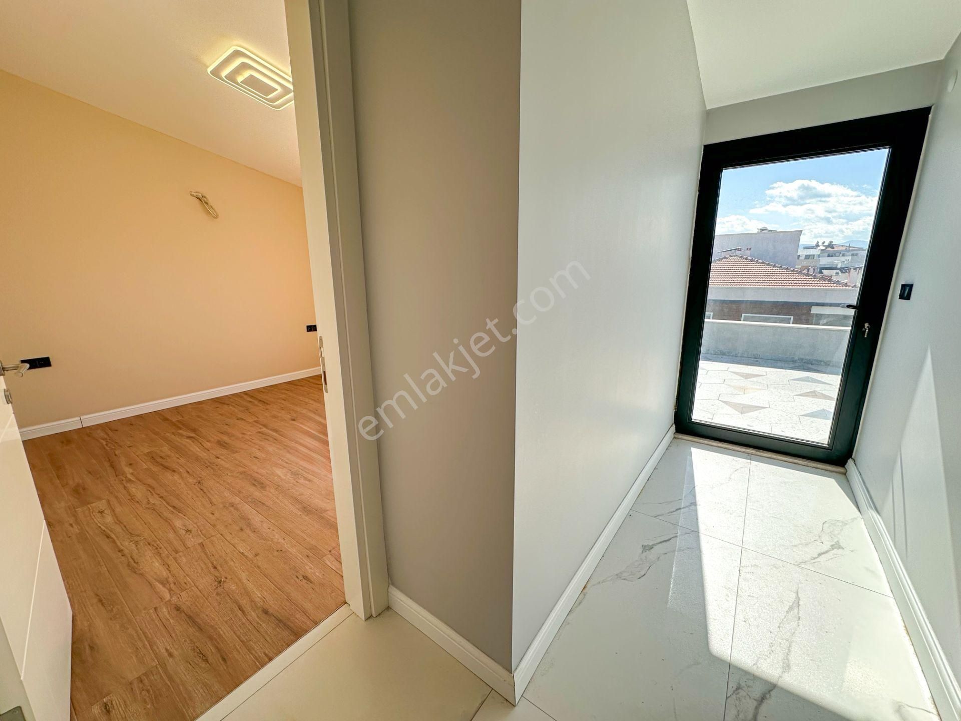 Karşıyaka Bostanlı Satılık Teraslı Dubleks 4+1 Daire - Görsel 15