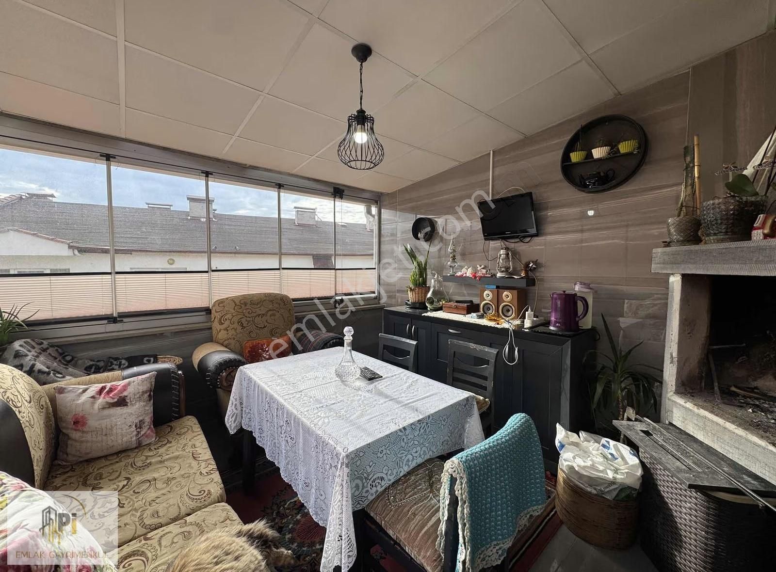 Bulvar Üstü Teraslı İskanlı Asansörlü 6 Yaşında Dubleks