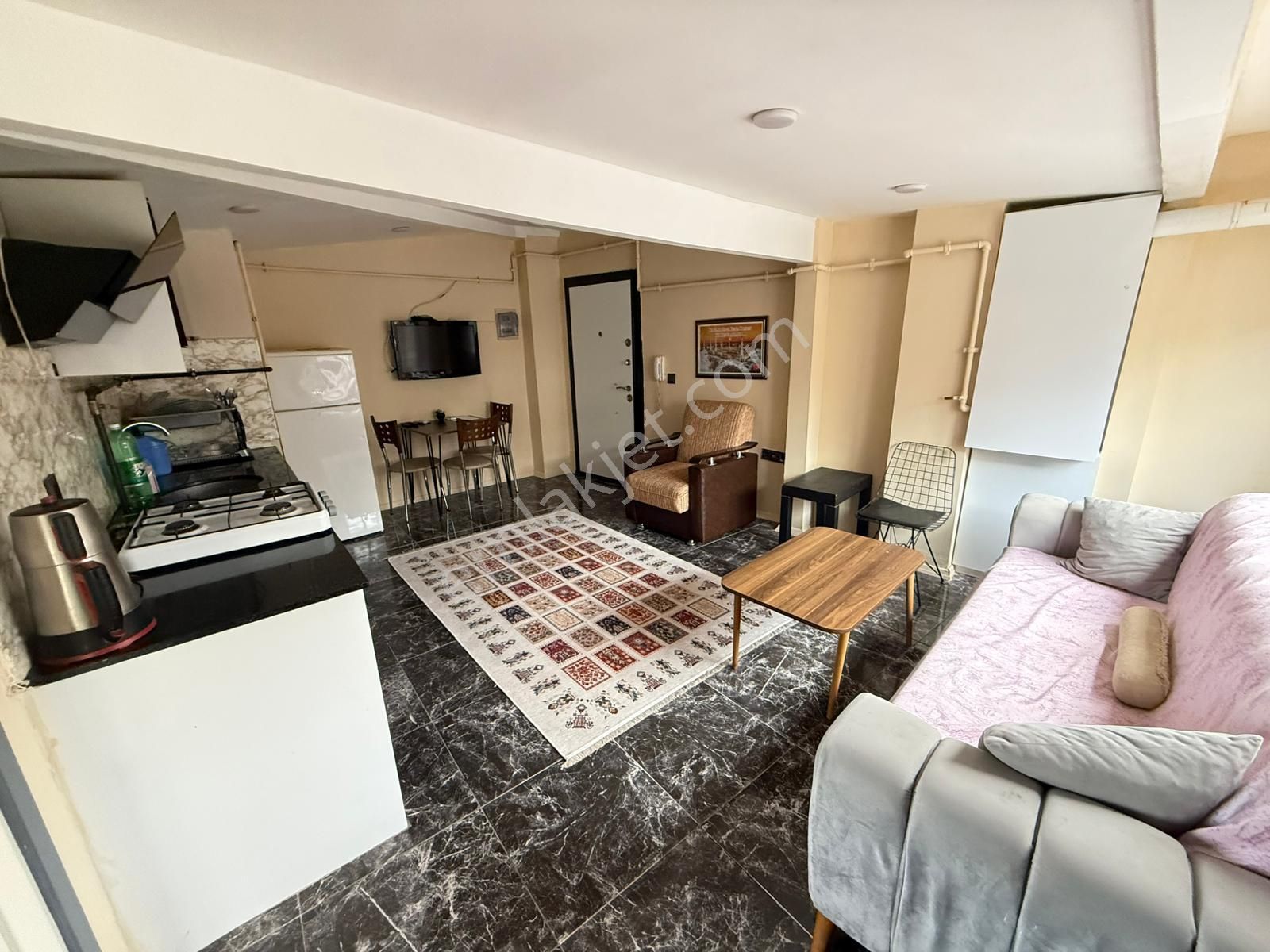 Değirmenönü Mahallesi’nde Çınar’a Yürüme Mesafesinde Satılık Eşyalı 1+1 Apart A231 - Görsel 2