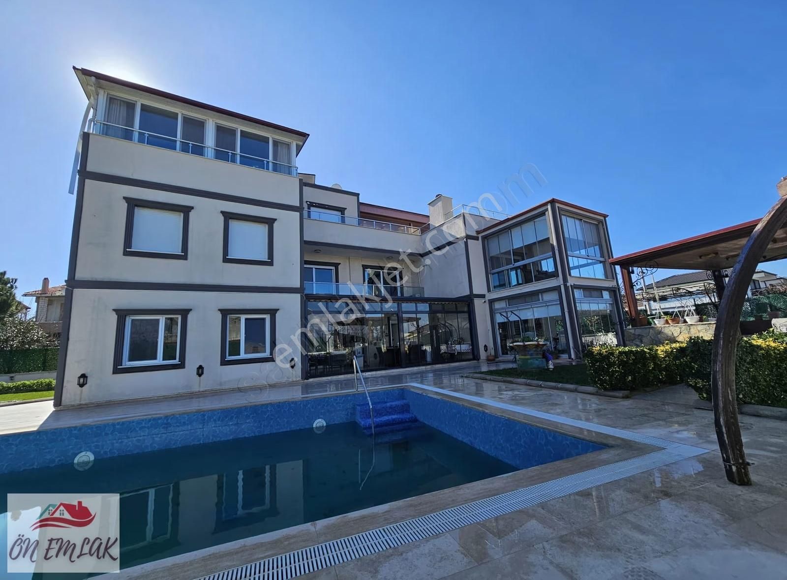 Pelitköy Denize 50 M Eşsiz Manzaralı Havuzlu Müstakil Lüks Villa - Görsel 3