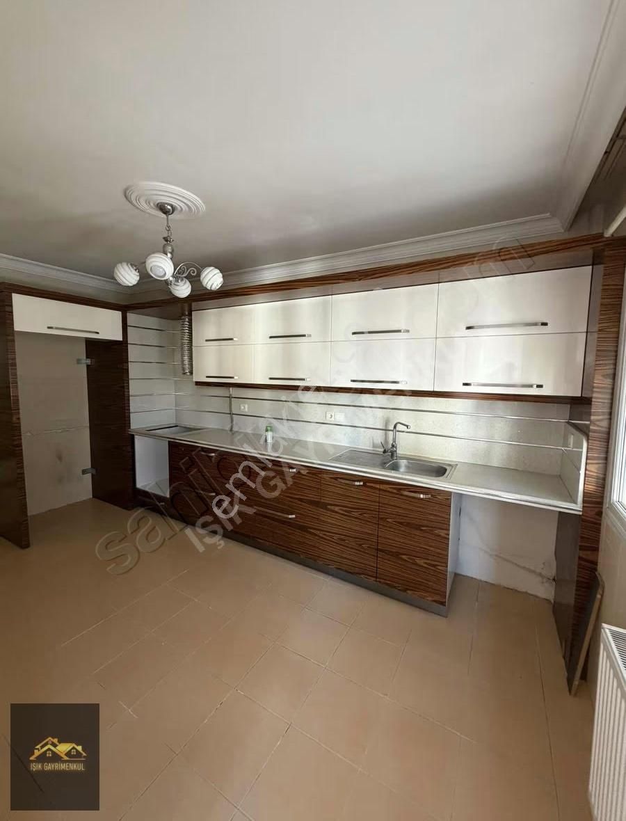 Işık Gayrimenkıl'den Kiralık Lale Park Yakını Büyük 3+1 Daire - Görsel 11