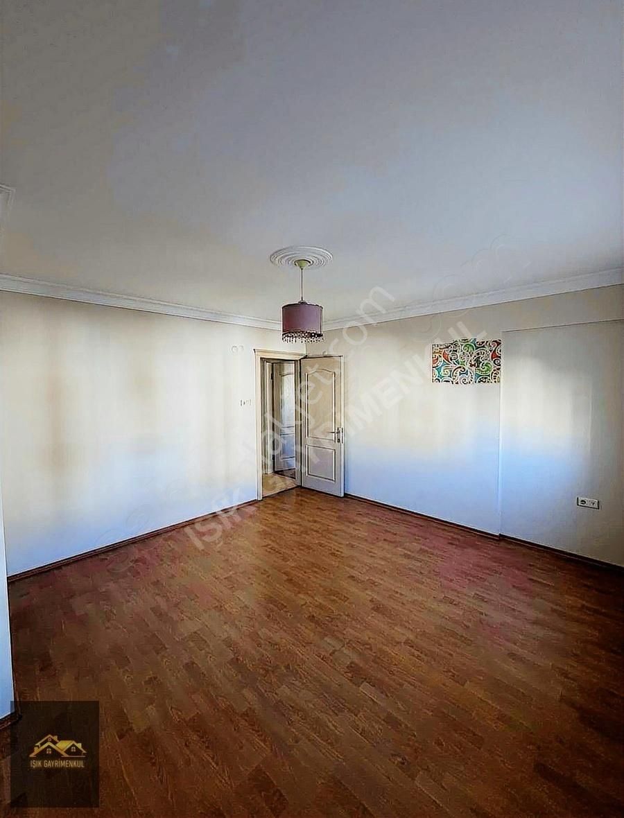 Işık Gayrimenkıl'den Kiralık Lale Park Yakını Büyük 3+1 Daire - Görsel 21