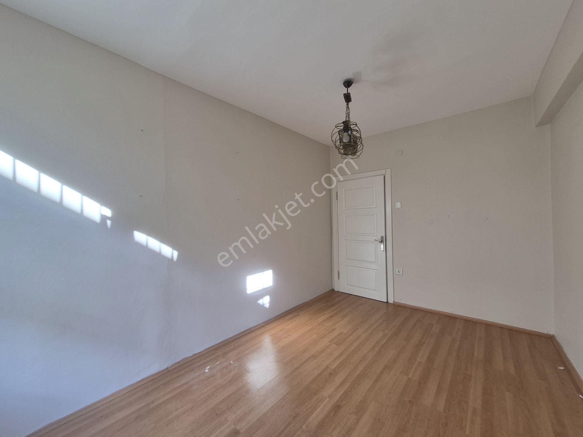 Gayrettepede 2+1 80 M2 Kombili Teraslı Ferah Bahçe Katı - Görsel 6