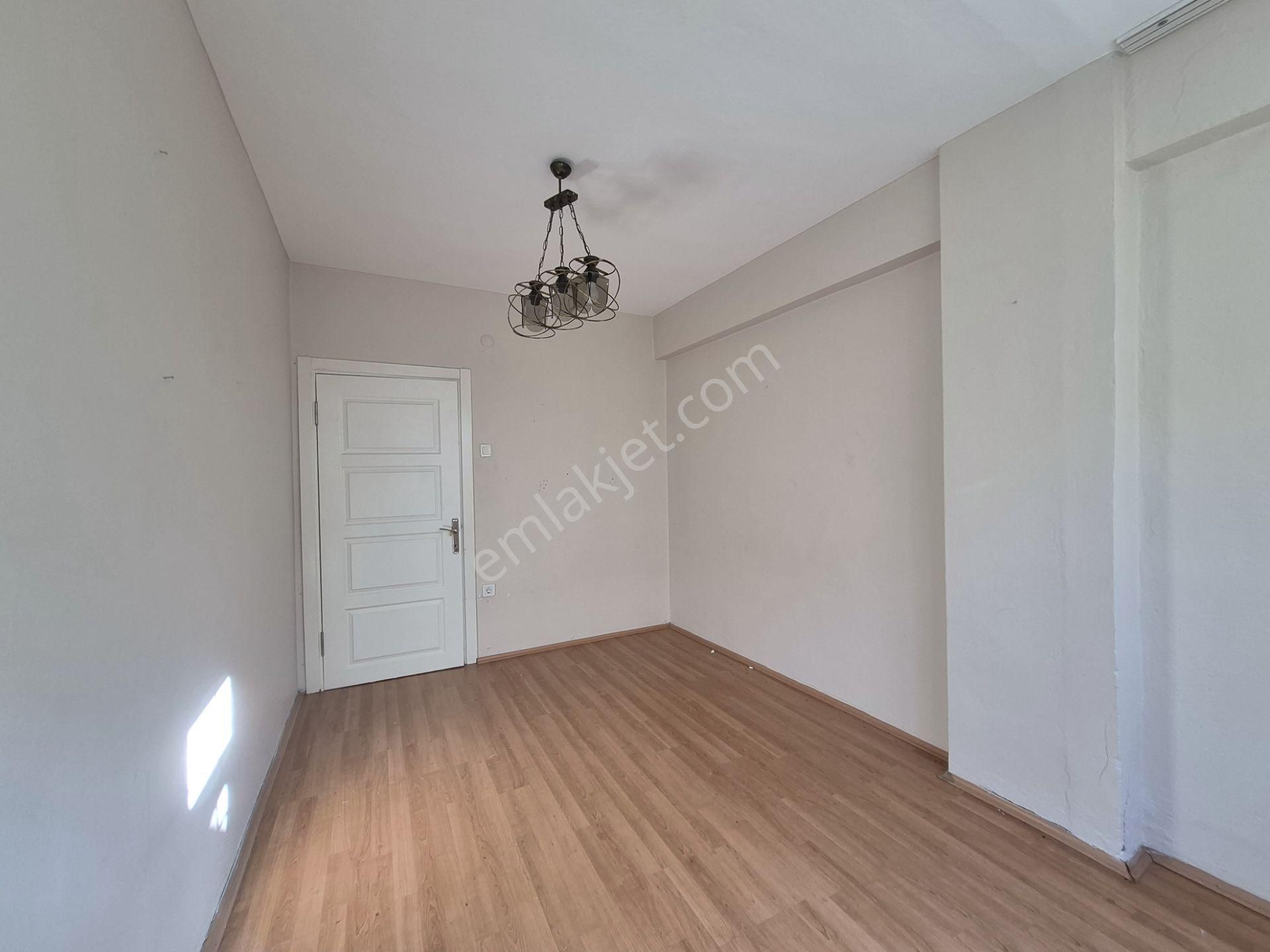 Gayrettepede 2+1 80 M2 Kombili Teraslı Ferah Bahçe Katı - Görsel 8