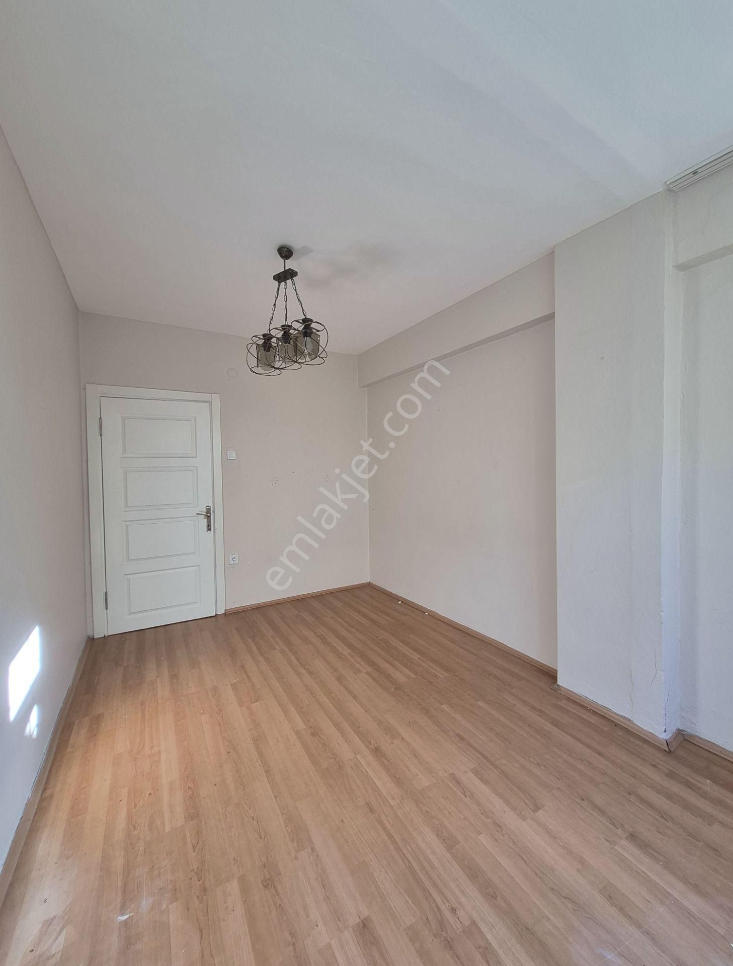 Gayrettepede 2+1 80 M2 Kombili Teraslı Ferah Bahçe Katı - Görsel 9