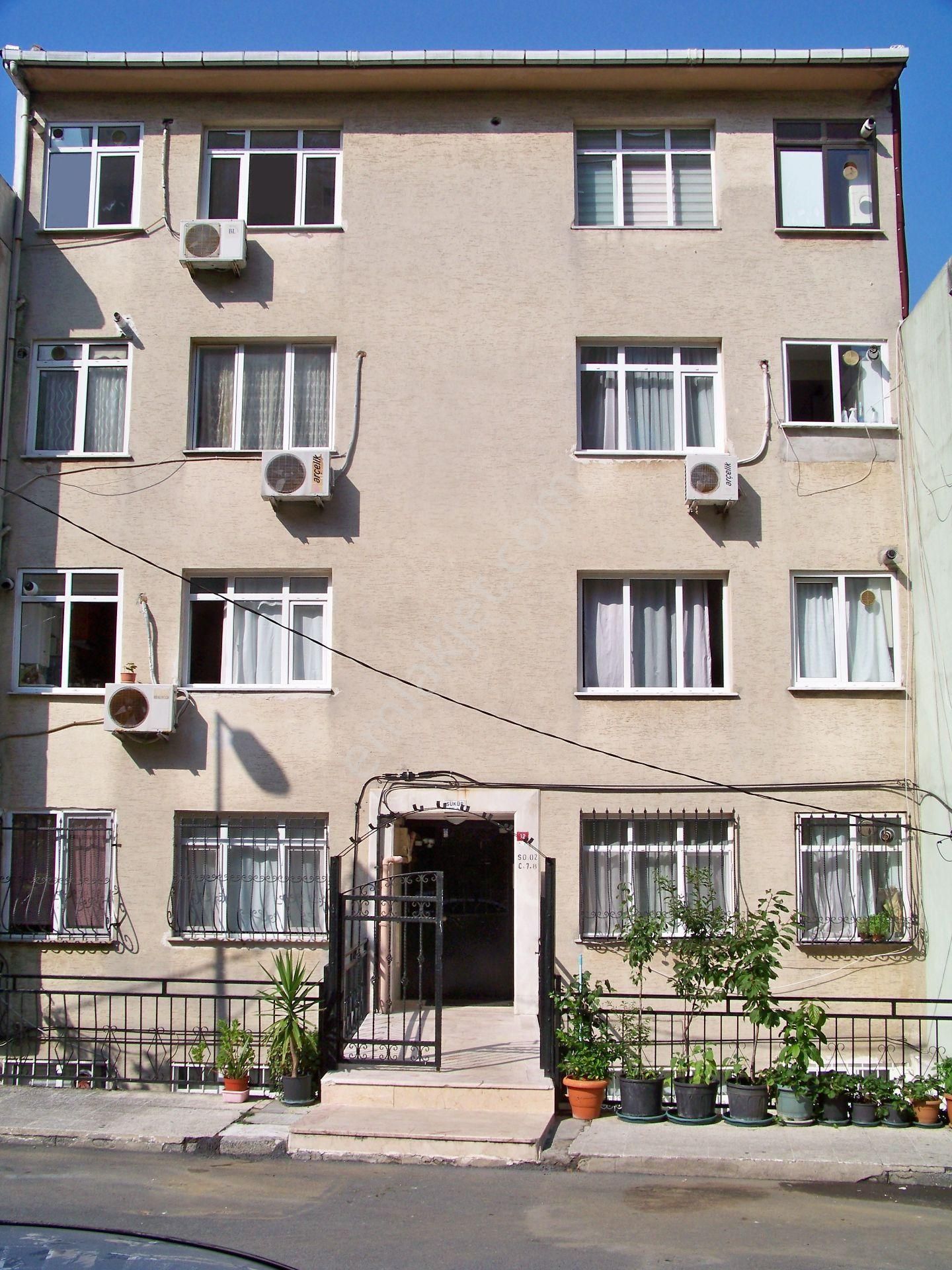 Gayrettepede 2+1 80 M2 Kombili Teraslı Ferah Bahçe Katı