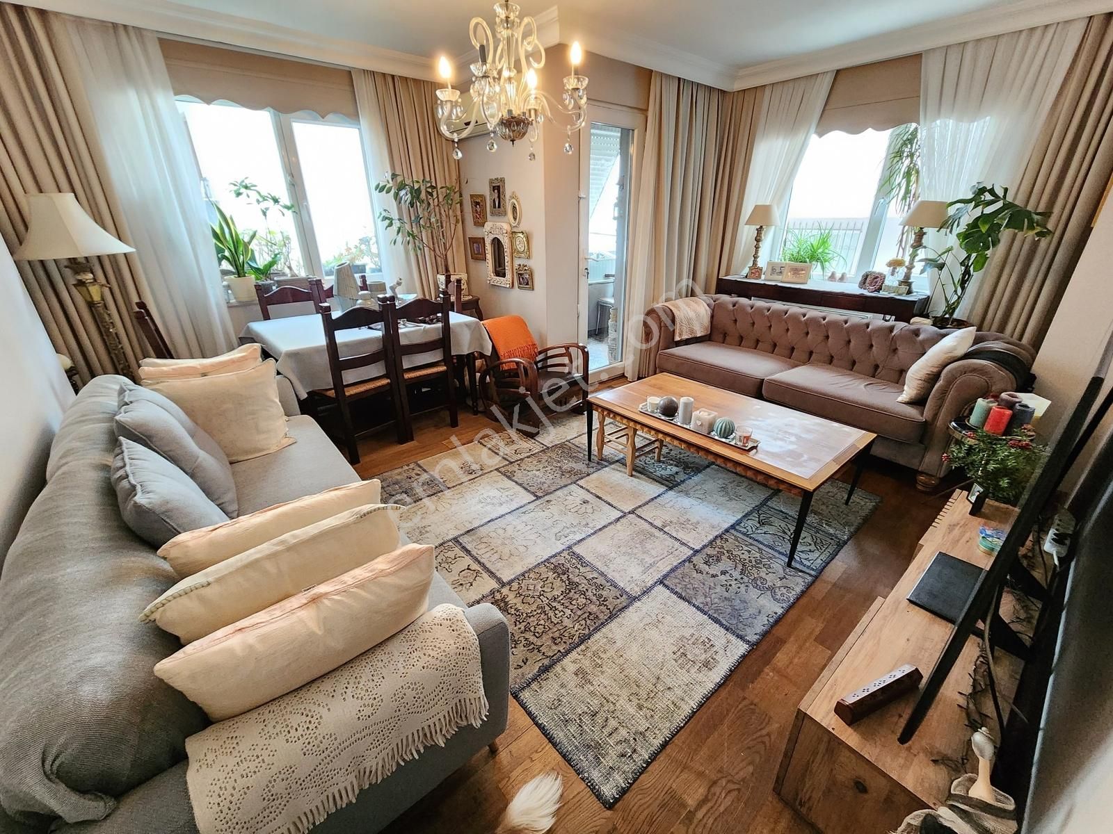 Anka'dan Üsküdar Cumhuriyet 2 Bloklu Sitede 3+1 |taşınmaya Hazır