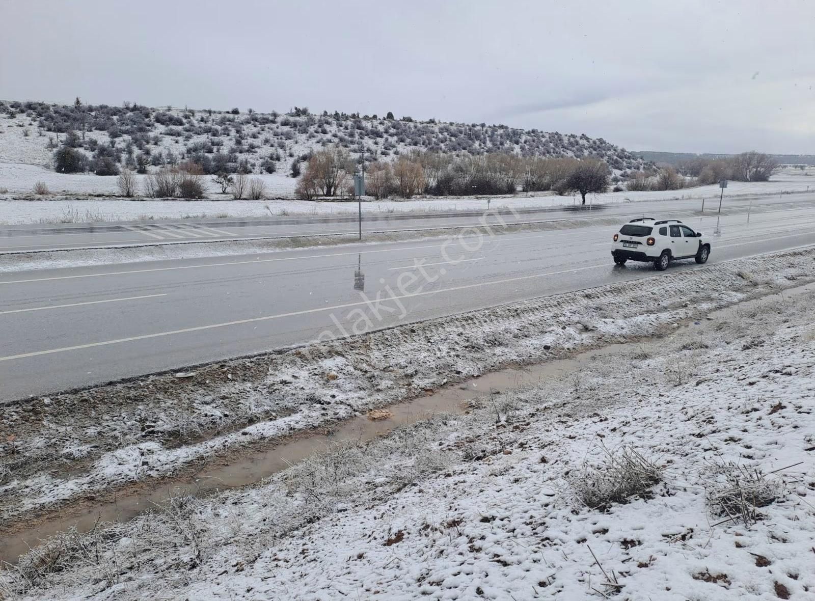 Konya Beyşehir Karabayat Konya Beyşehir Yola Sıfır Ticari Tarlam