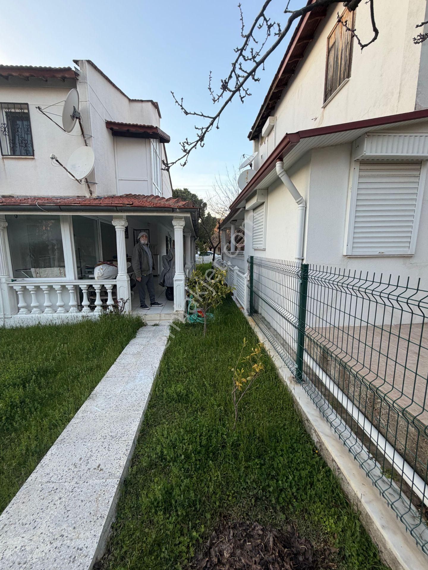 Denize 250' Metre İkiz Nizam (210 M2) 3+1 Bahçeli Dubleks Villa - Görsel 13