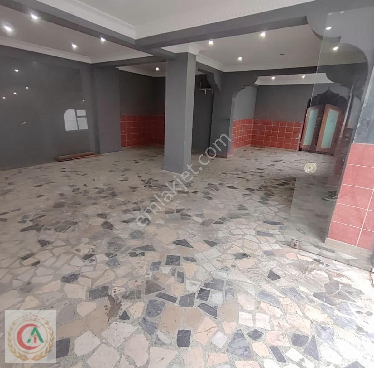 Akdoğan İnşaat Karayolları Mah Cadde Üzeri Kiralık Dükkan 90m2