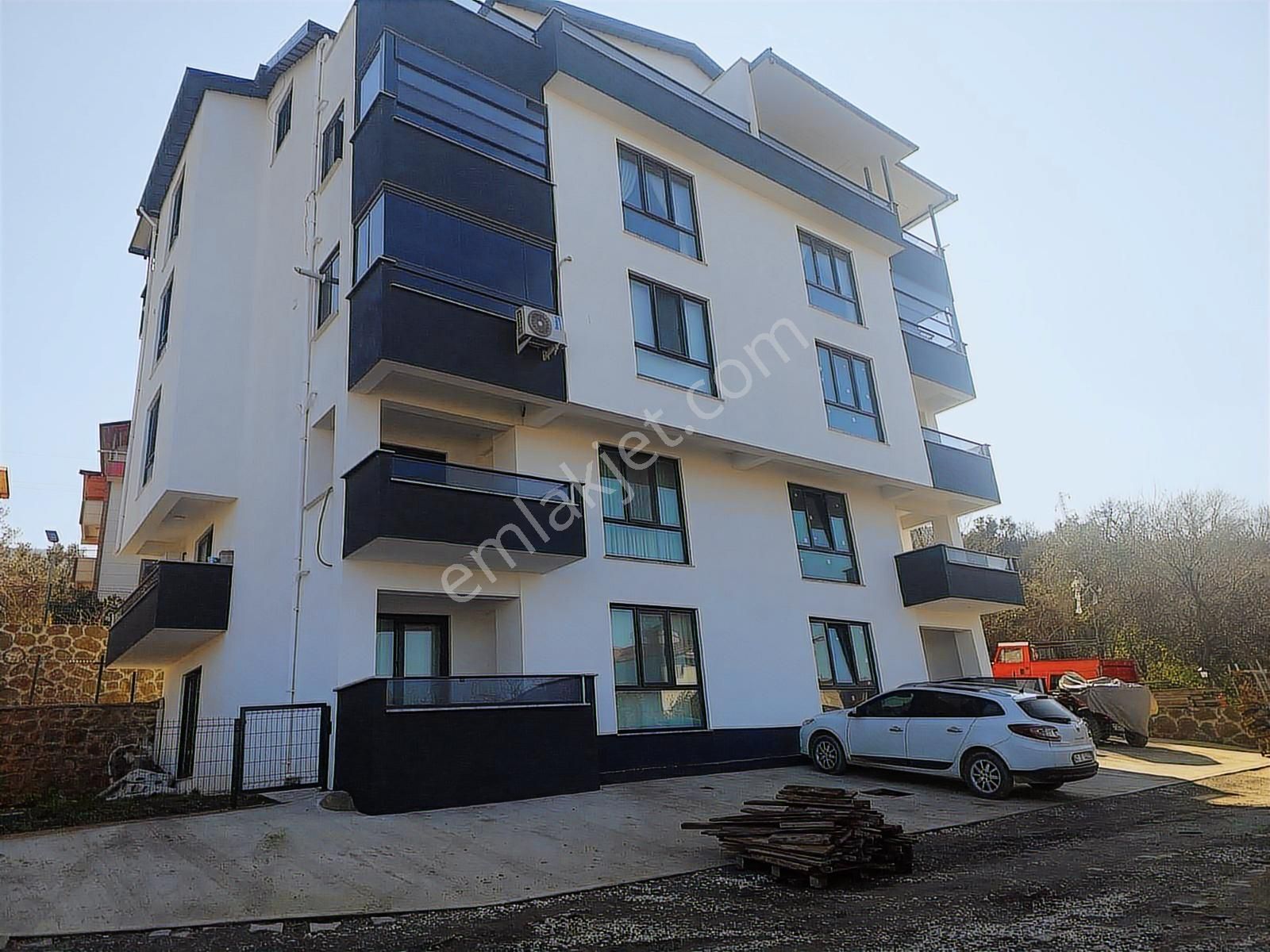 Hem Bahçe Hem Deniz Keyfi: Halıdere'de Satılık Sıfır 3+1 Dubleks - Görsel 24
