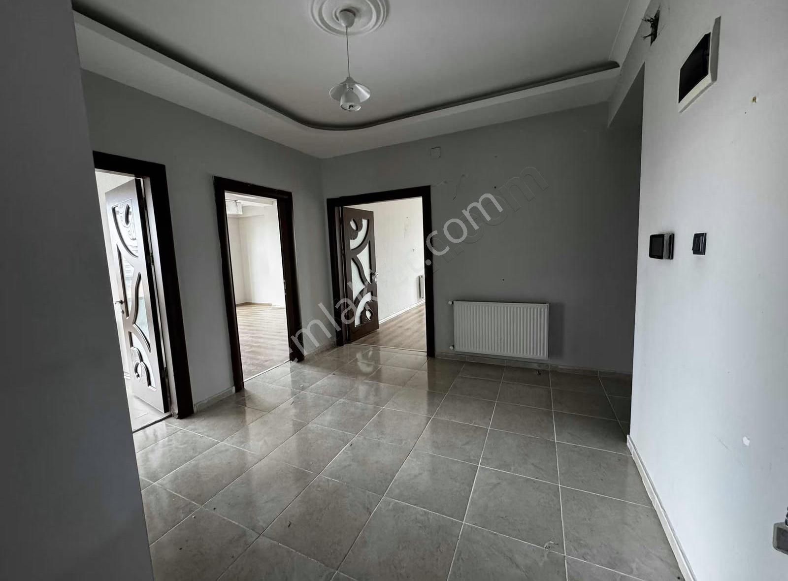 Solmaz Emlak Satılık Cadde Üstü Büyük 3+1 Daire - Görsel 18