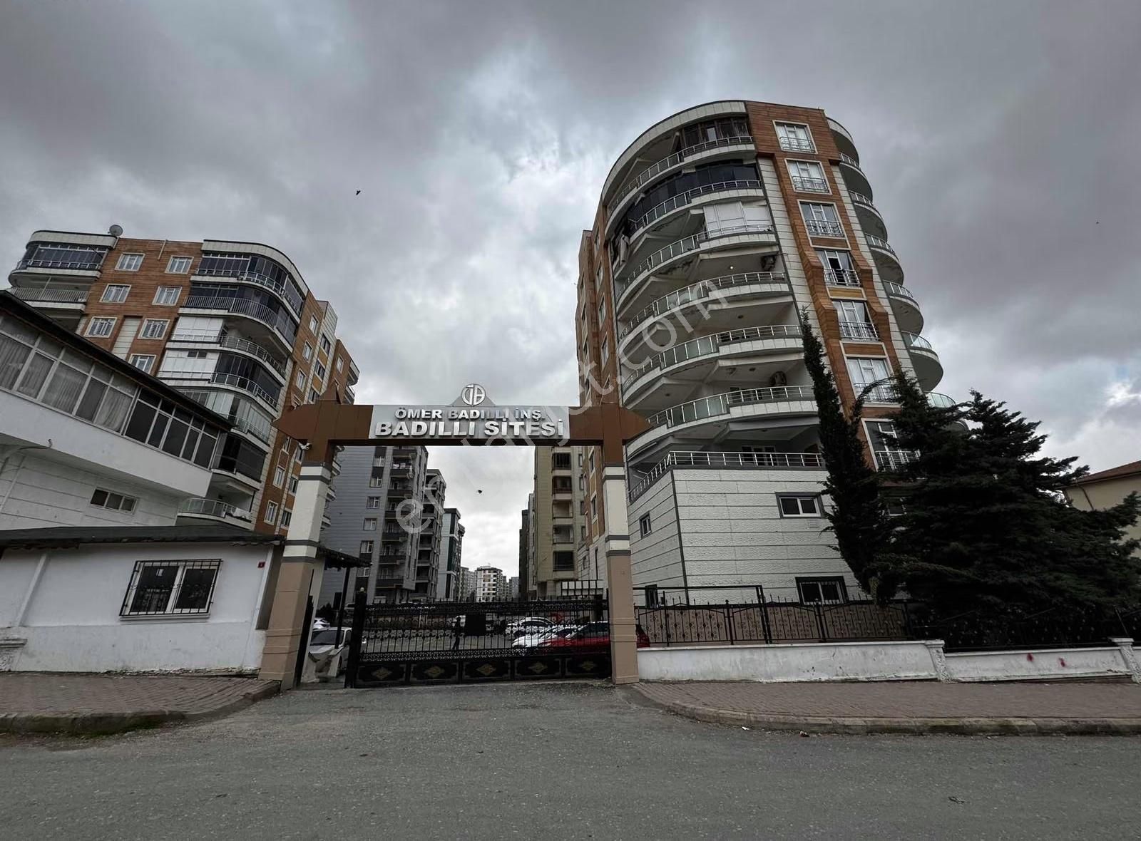 Solmaz Emlak Satılık Cadde Üstü Büyük 3+1 Daire - Görsel 14