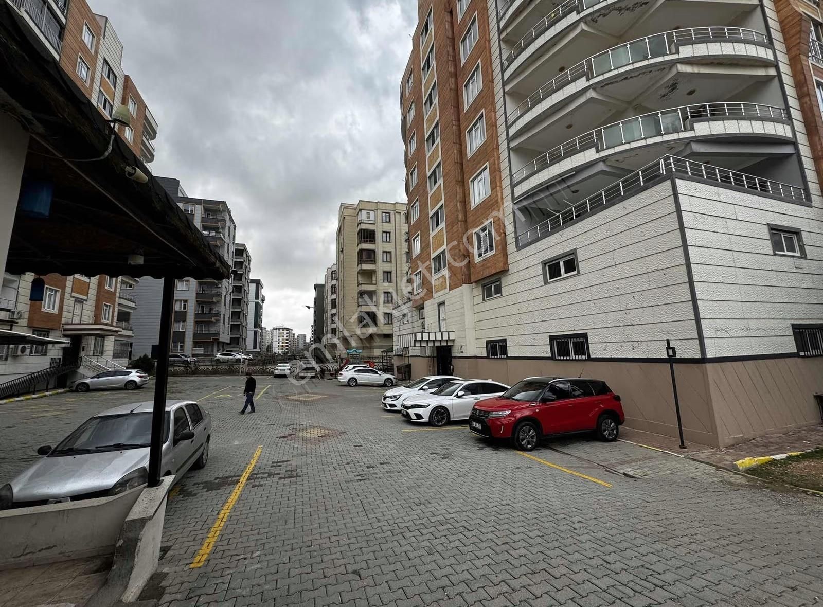 Solmaz Emlak Satılık Cadde Üstü Büyük 3+1 Daire - Görsel 7