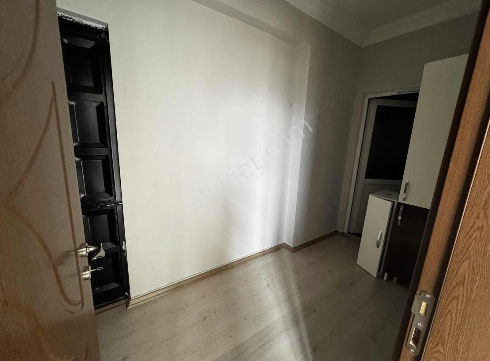 Solmaz Emlak Satılık Cadde Üstü Büyük 3+1 Daire - Görsel 11