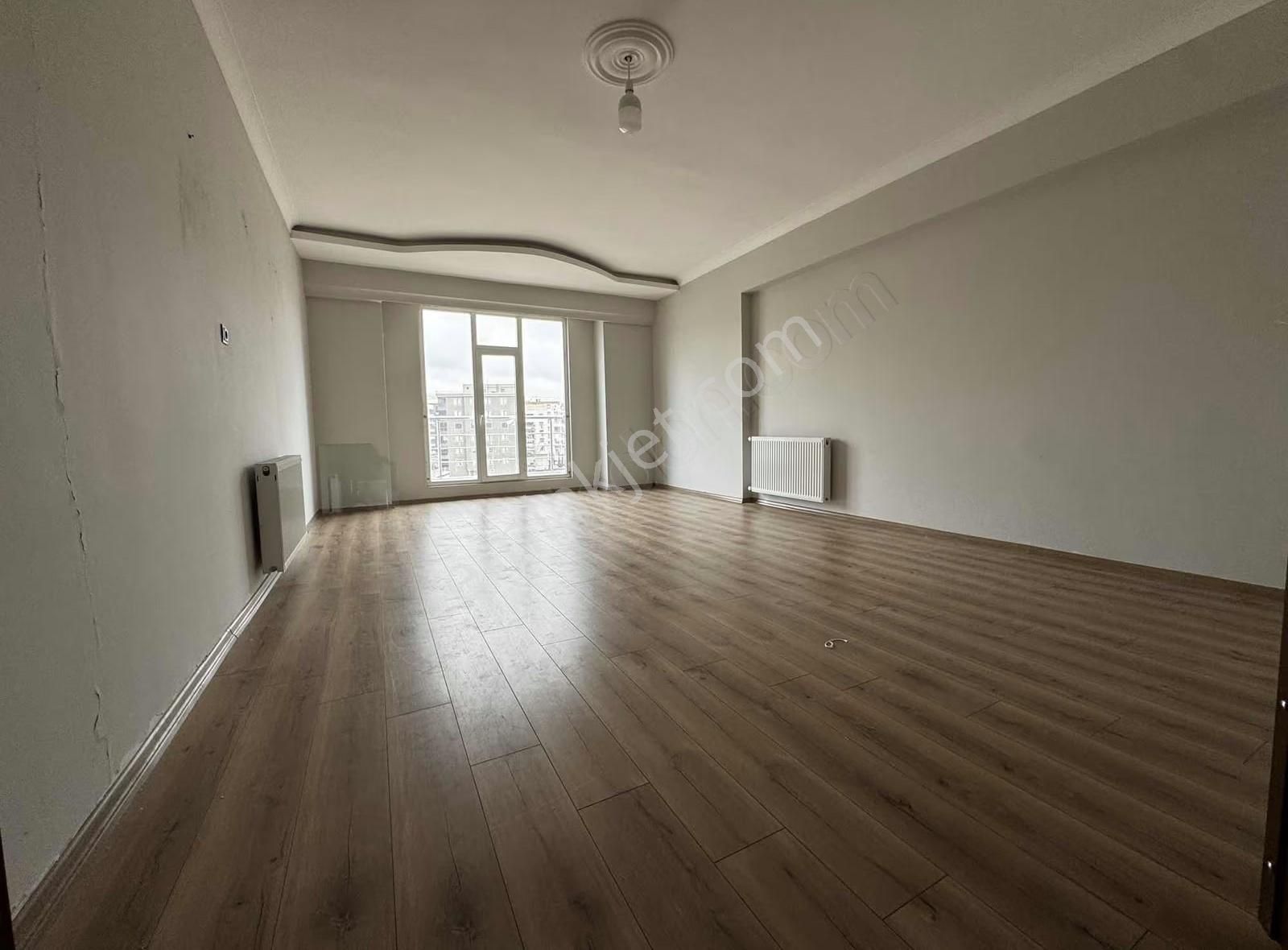 Solmaz Emlak Satılık Cadde Üstü Büyük 3+1 Daire - Görsel 12