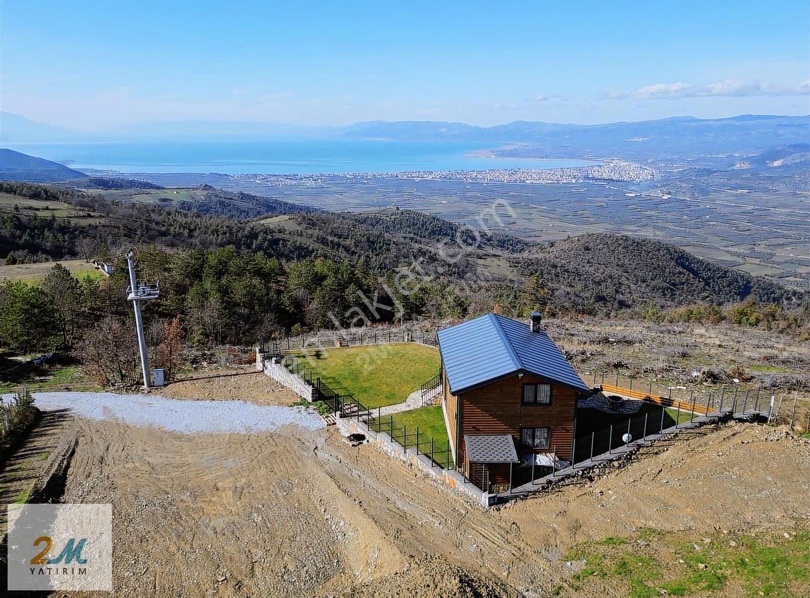 İznik Çamoluk'ta Göl Manzaralı, 3.825m² Arsa Üzerinde Ev - Görsel 4