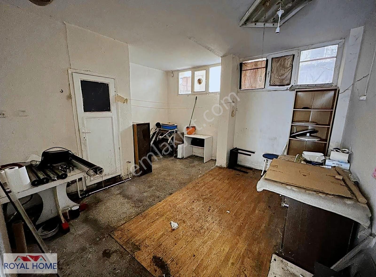 Celal Bayar Caddesi Alt Sokağında Kiralık Dükkan - Görsel 4