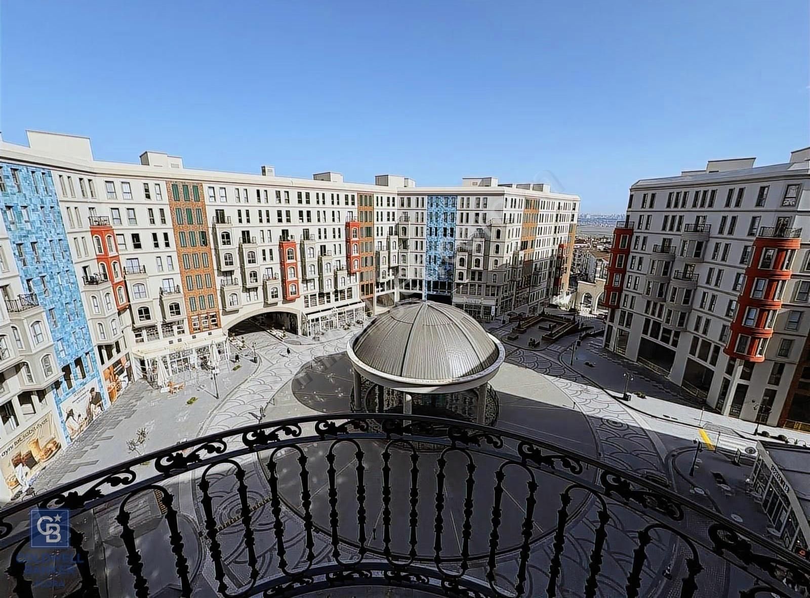 Meydan Ardıçlı 'da Balkonlu Meydan Cepheli Kiralık Daire