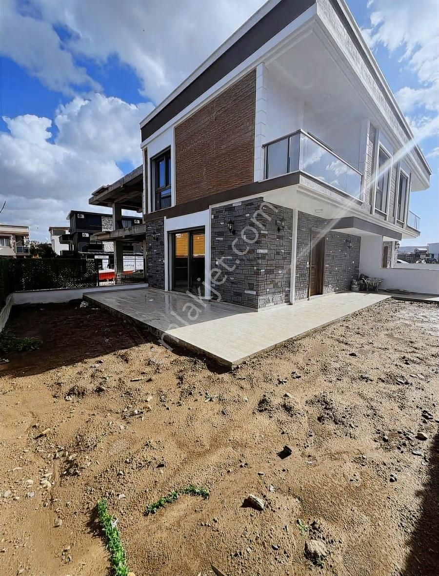 Canyurt Gayrimenkulden Yeni Foçada Satılık Villa