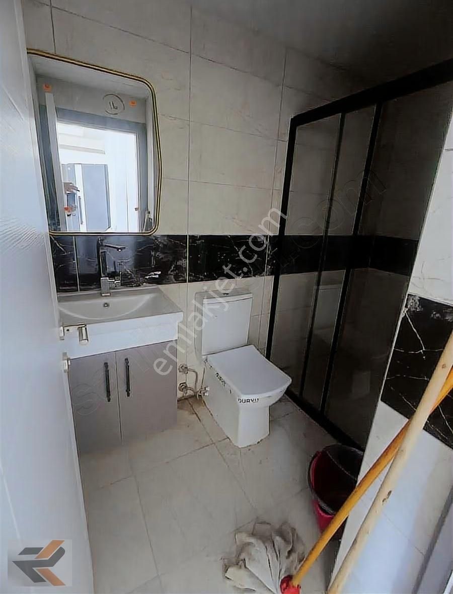 İncirlikte Nizamiye Karşısında Geniş Oturum 1+1 - Görsel 6