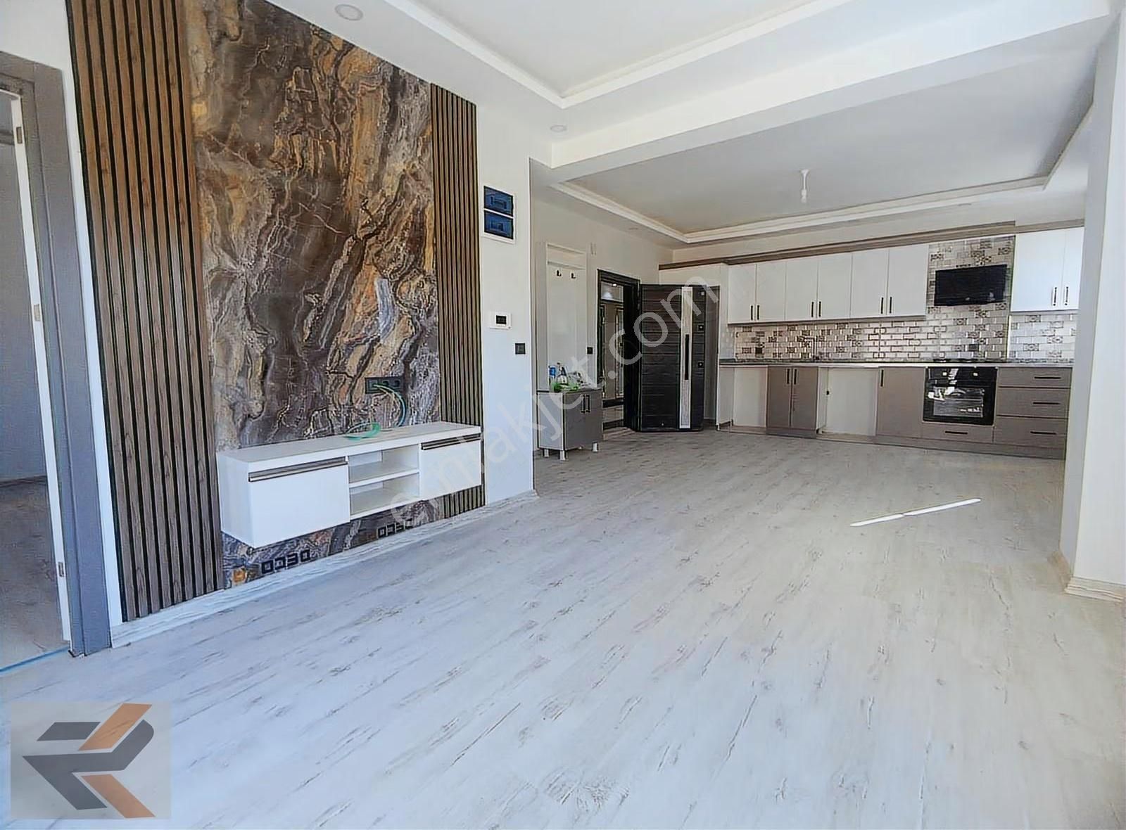 İncirlikte Nizamiye Karşısında Geniş Oturum 1+1