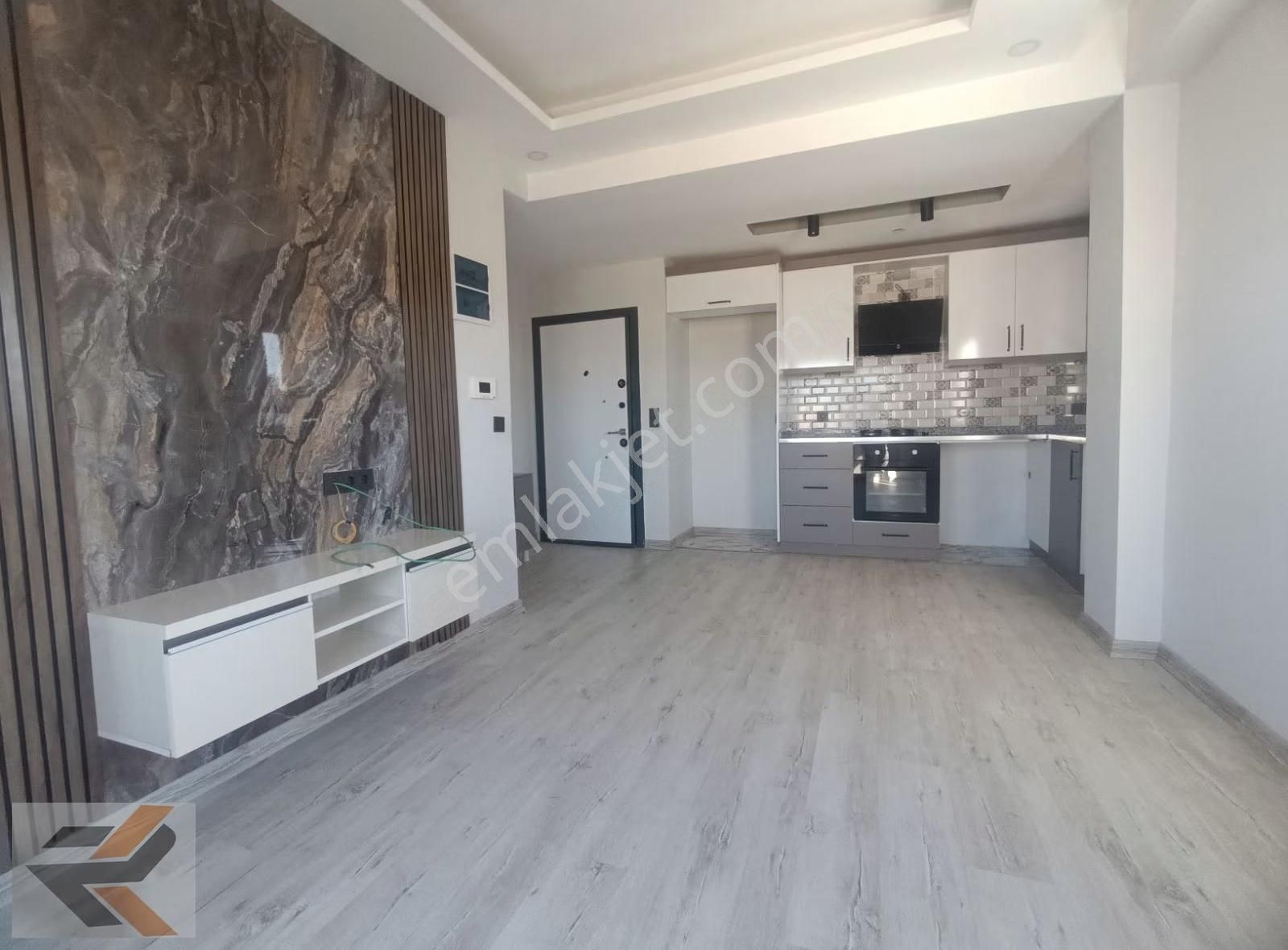 İncirlikte Nizamiye Karşısında Düşük Katli 1+1