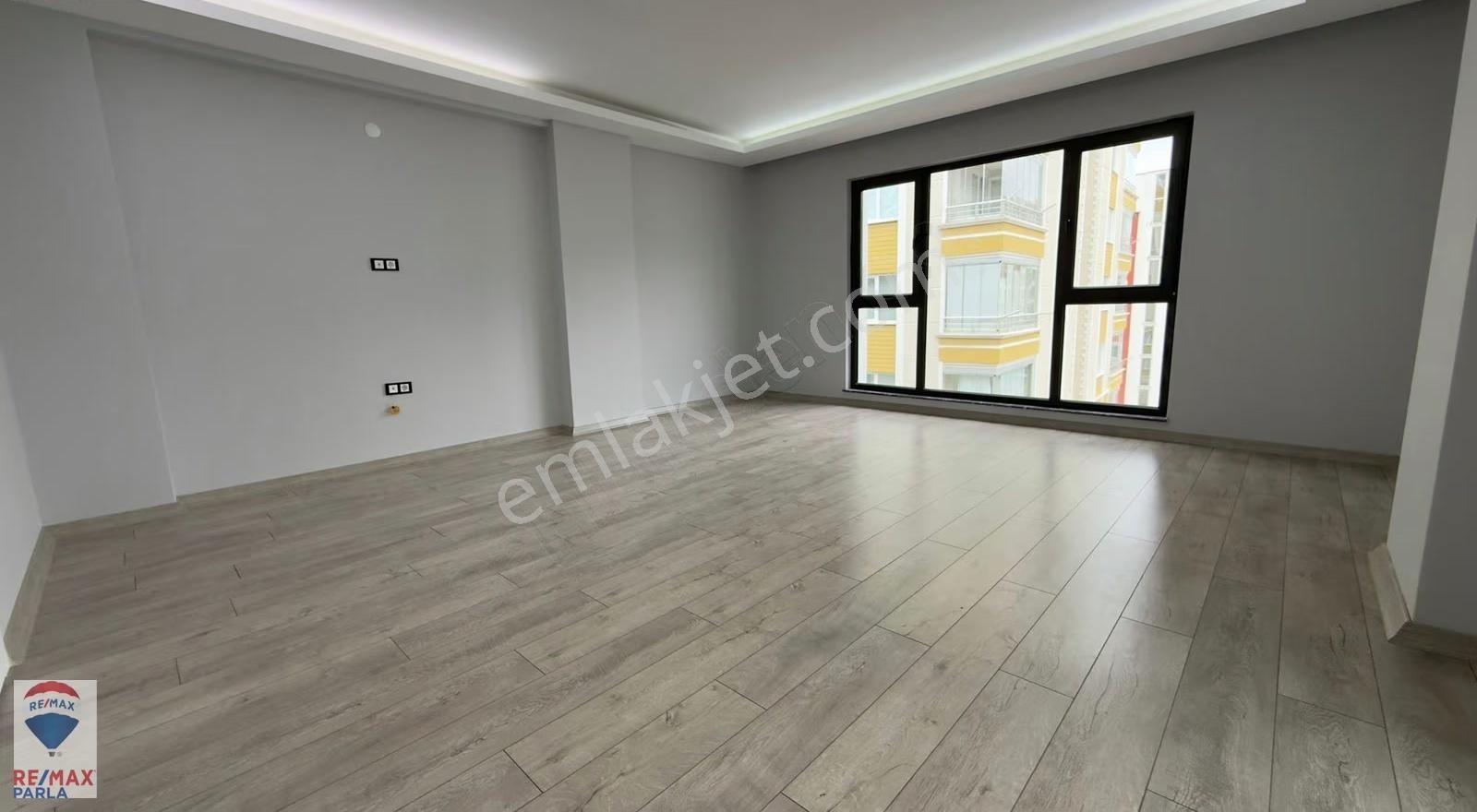 19 Mayıs Bulvarına Cephe Remax Rahşan Çam'dan Geniş-lüks 2+1 - Görsel 6