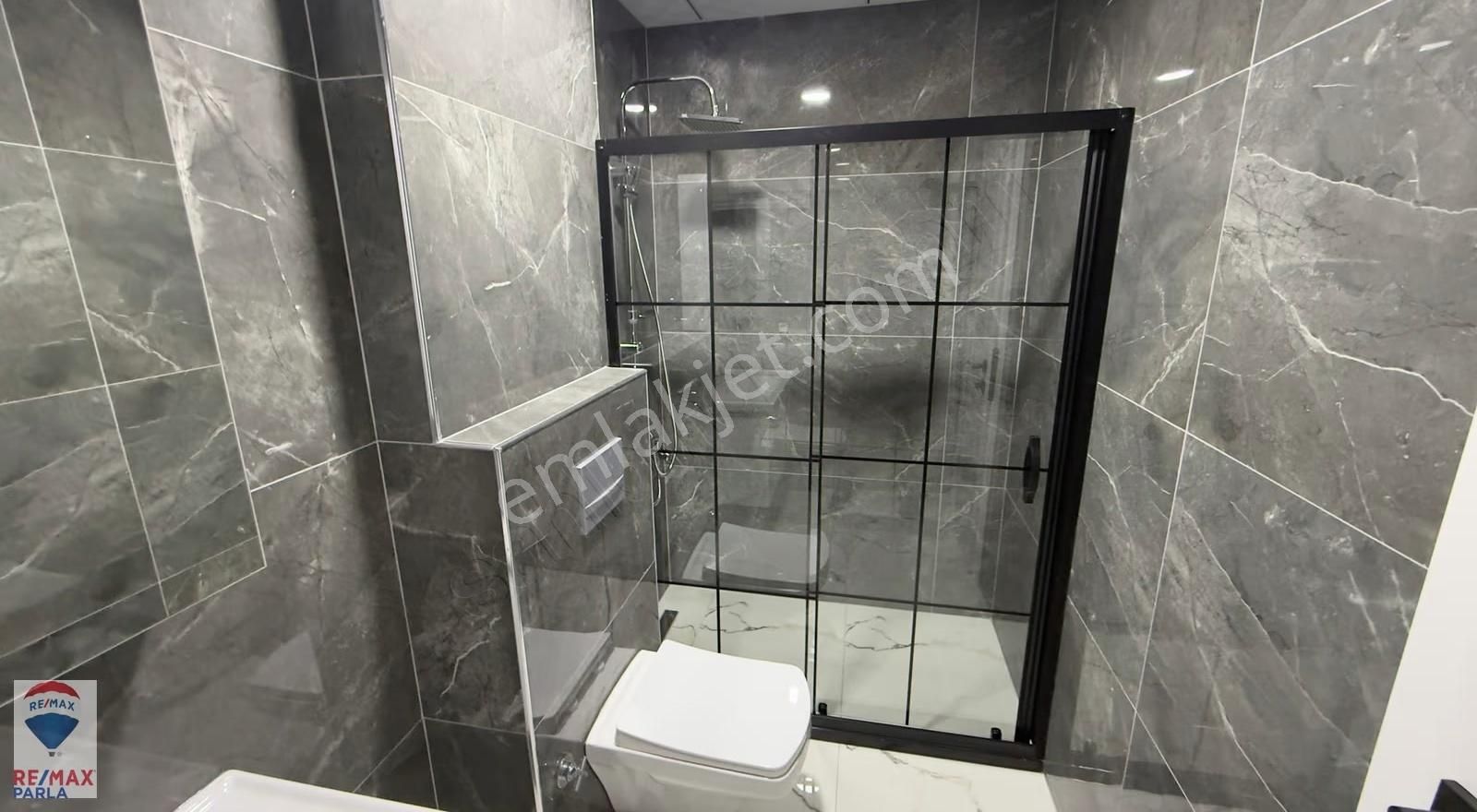 19 Mayıs Bulvarına Cephe Remax Rahşan Çam'dan Geniş-lüks 2+1 - Görsel 22