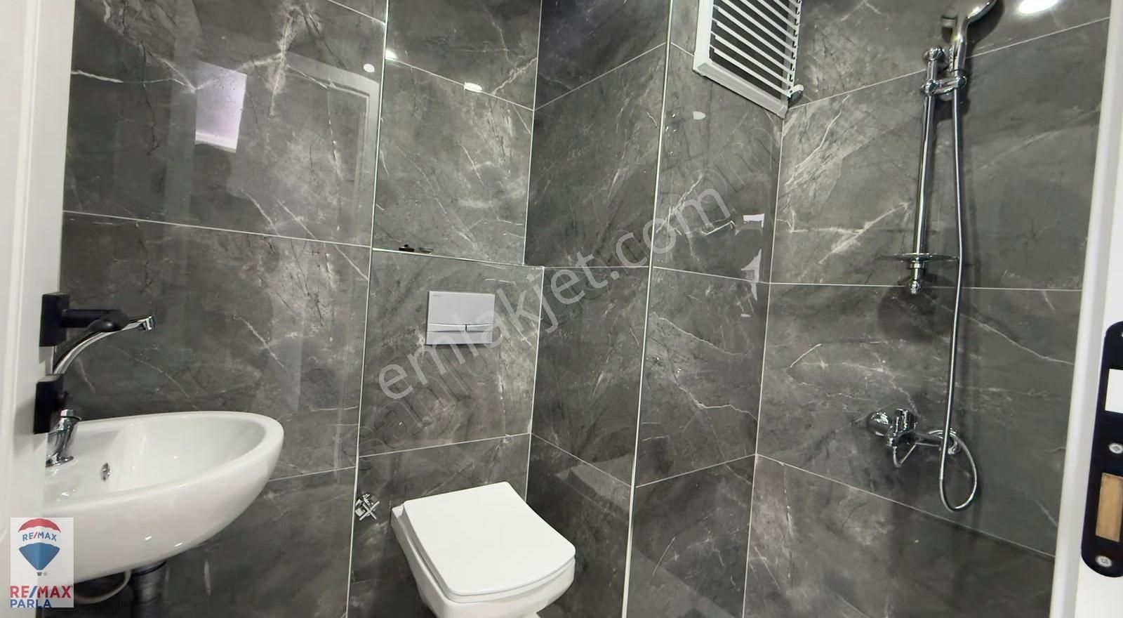 19 Mayıs Bulvarına Cephe Remax Rahşan Çam'dan Geniş-lüks 2+1 - Görsel 17