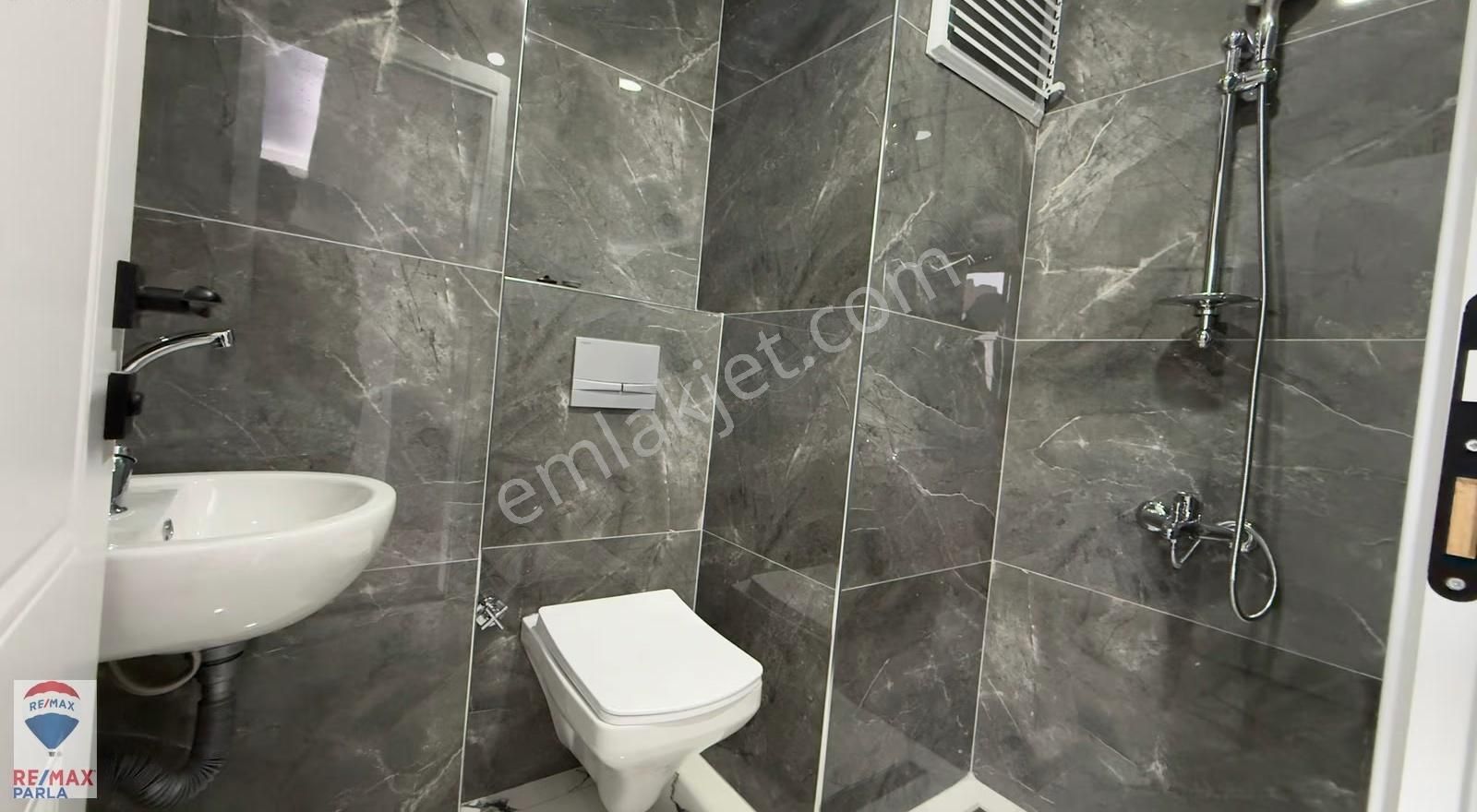 19 Mayıs Bulvarına Cephe Remax Rahşan Çam'dan Geniş-lüks 2+1 - Görsel 12