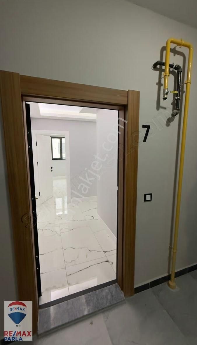 19 Mayıs Bulvarına Cephe Remax Rahşan Çam'dan Geniş-lüks 2+1 - Görsel 23