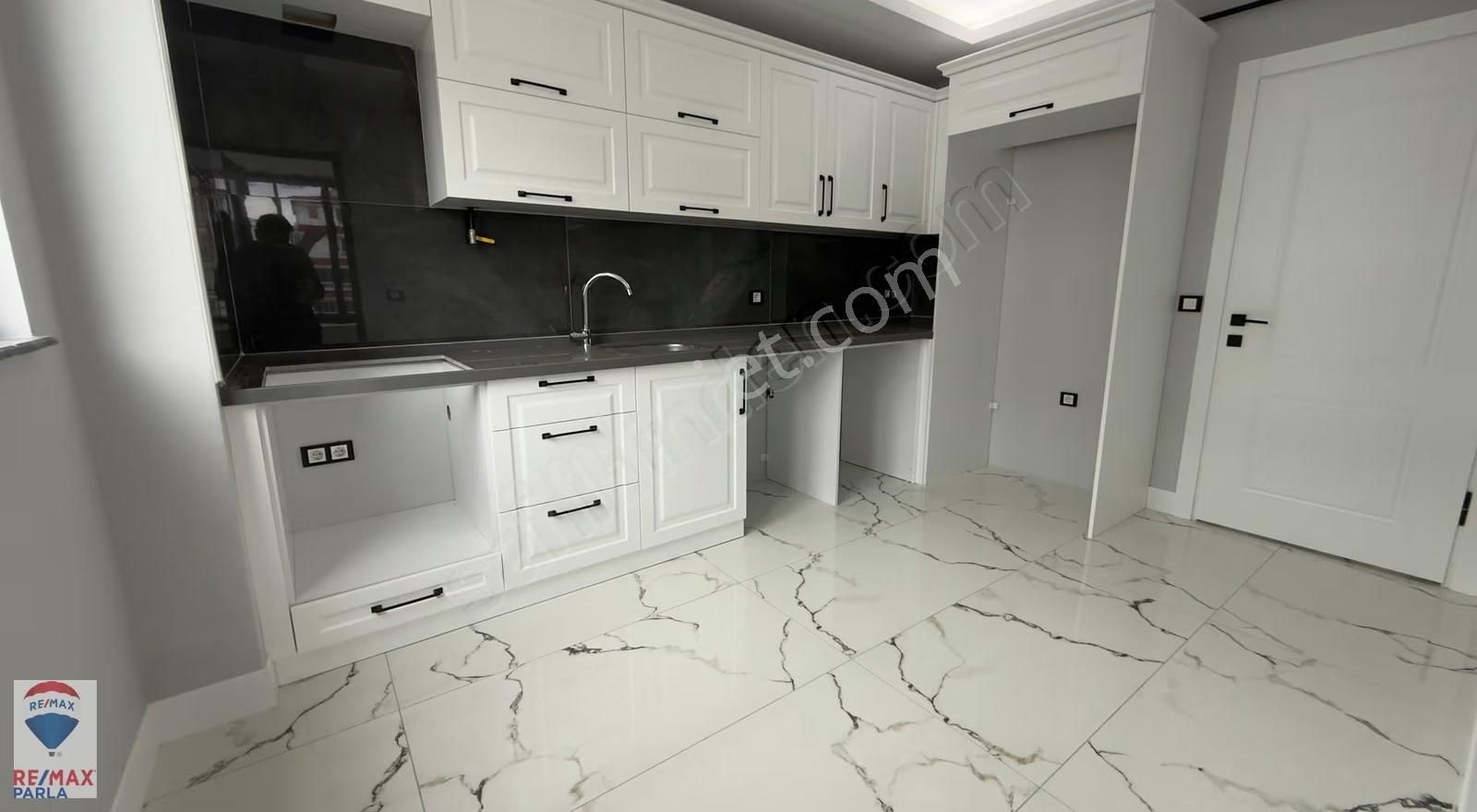 19 Mayıs Bulvarına Cephe Remax Rahşan Çam'dan Geniş-lüks 2+1 - Görsel 16