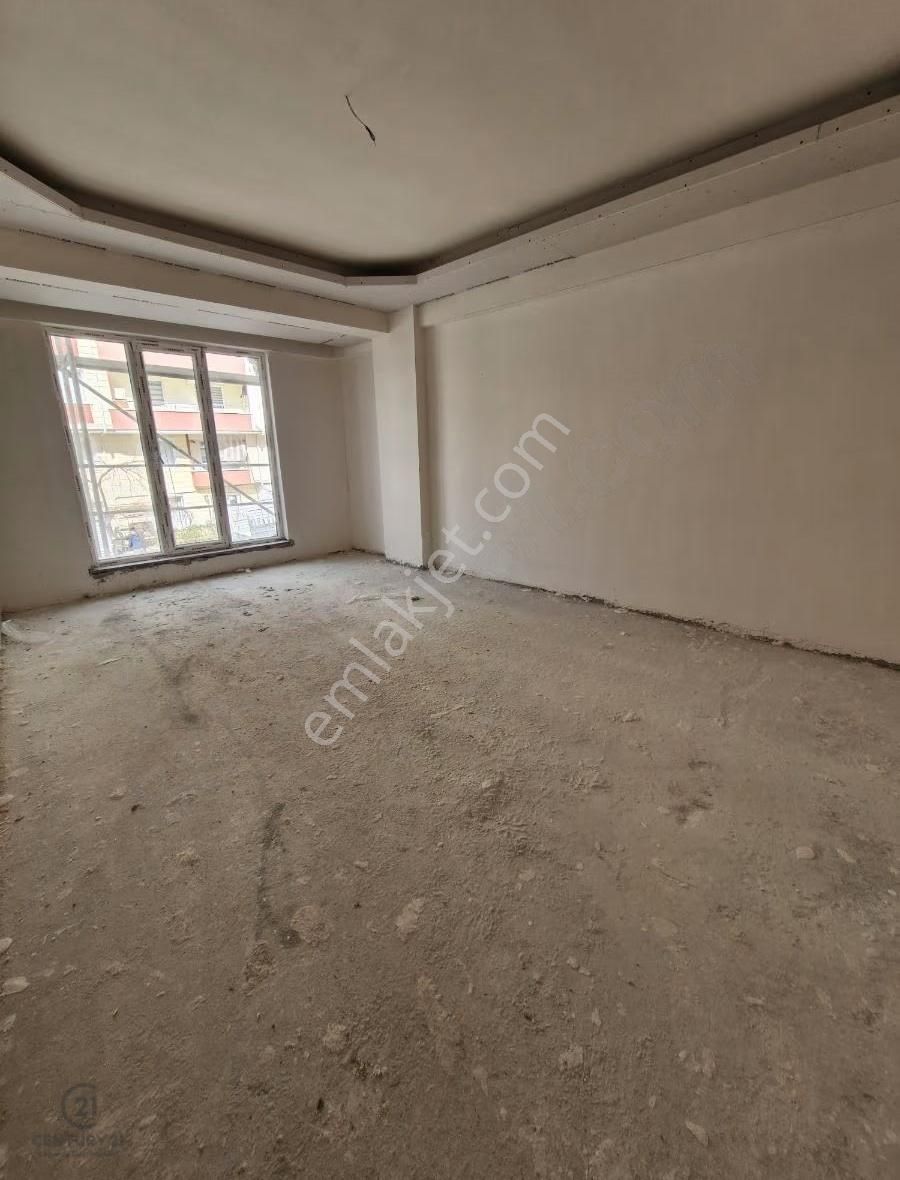 Seğmenlerde Ara Kat | Bağımsız Mutfaklı 2+1 Satılık Daire