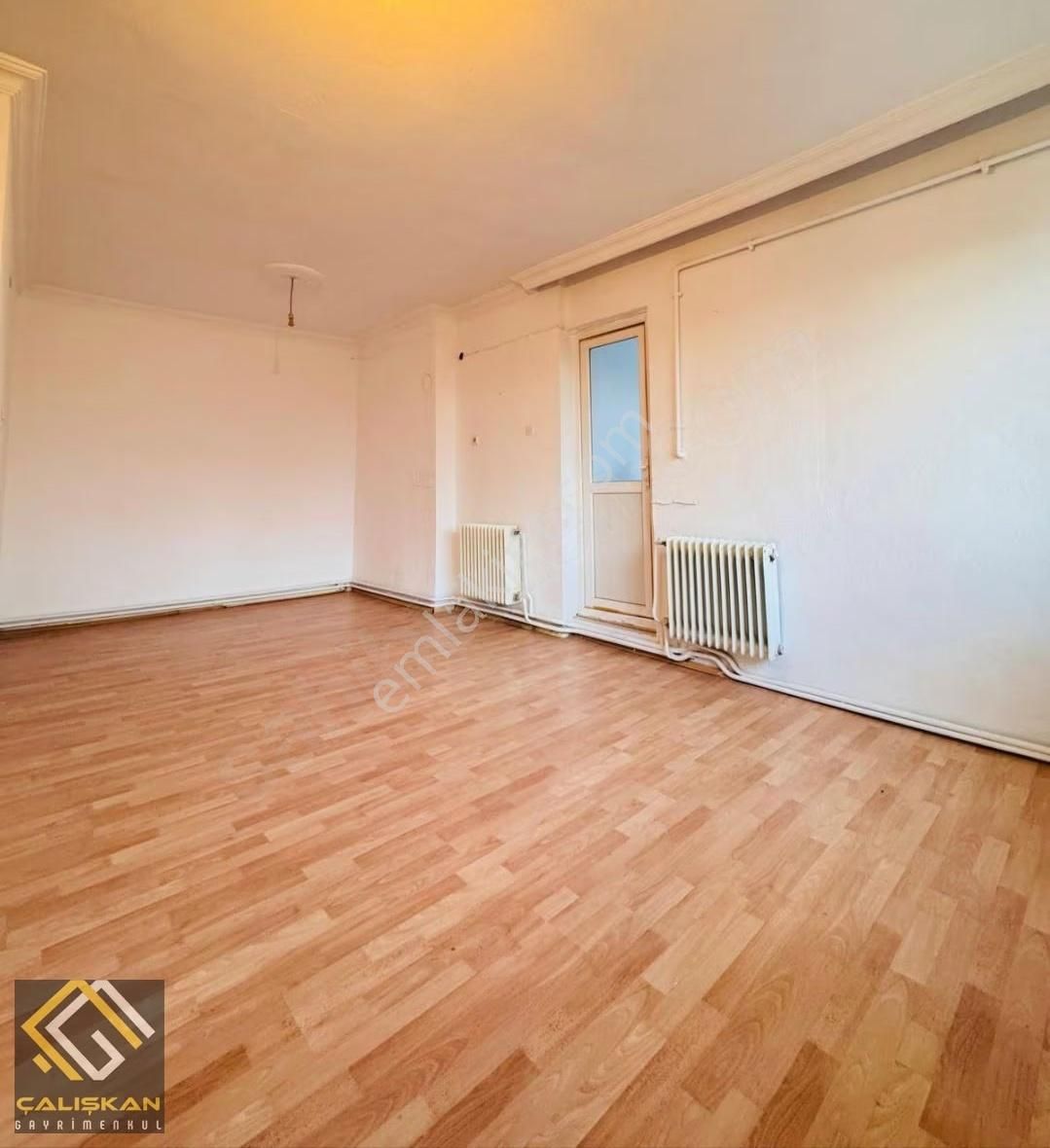 1200 Evler'de Anayola Yakın Kiralık 3+1 Daire