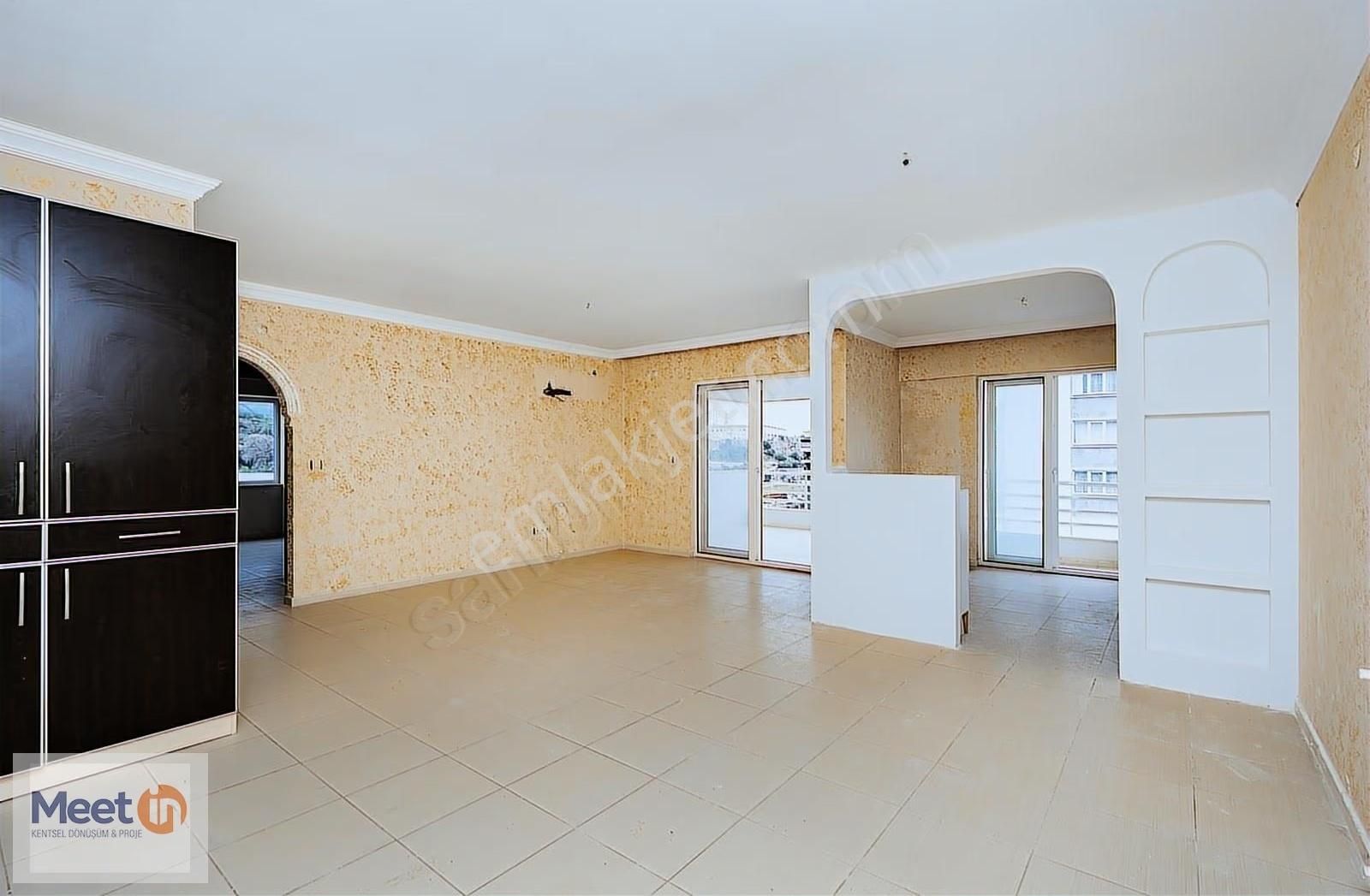 Sarısu Mah. Tenis Resort Sitesin'de Tadilatlı 3+1 Satılık Daire