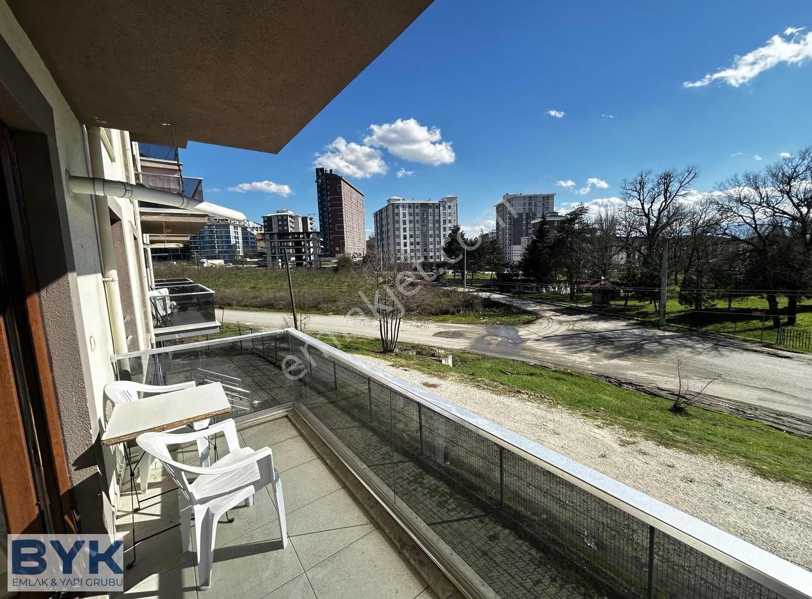 Byk' Dan! İskanlı! Eşyalı! Geniş M2! Güney Cephe! Satılık 1+1! - Görsel 2