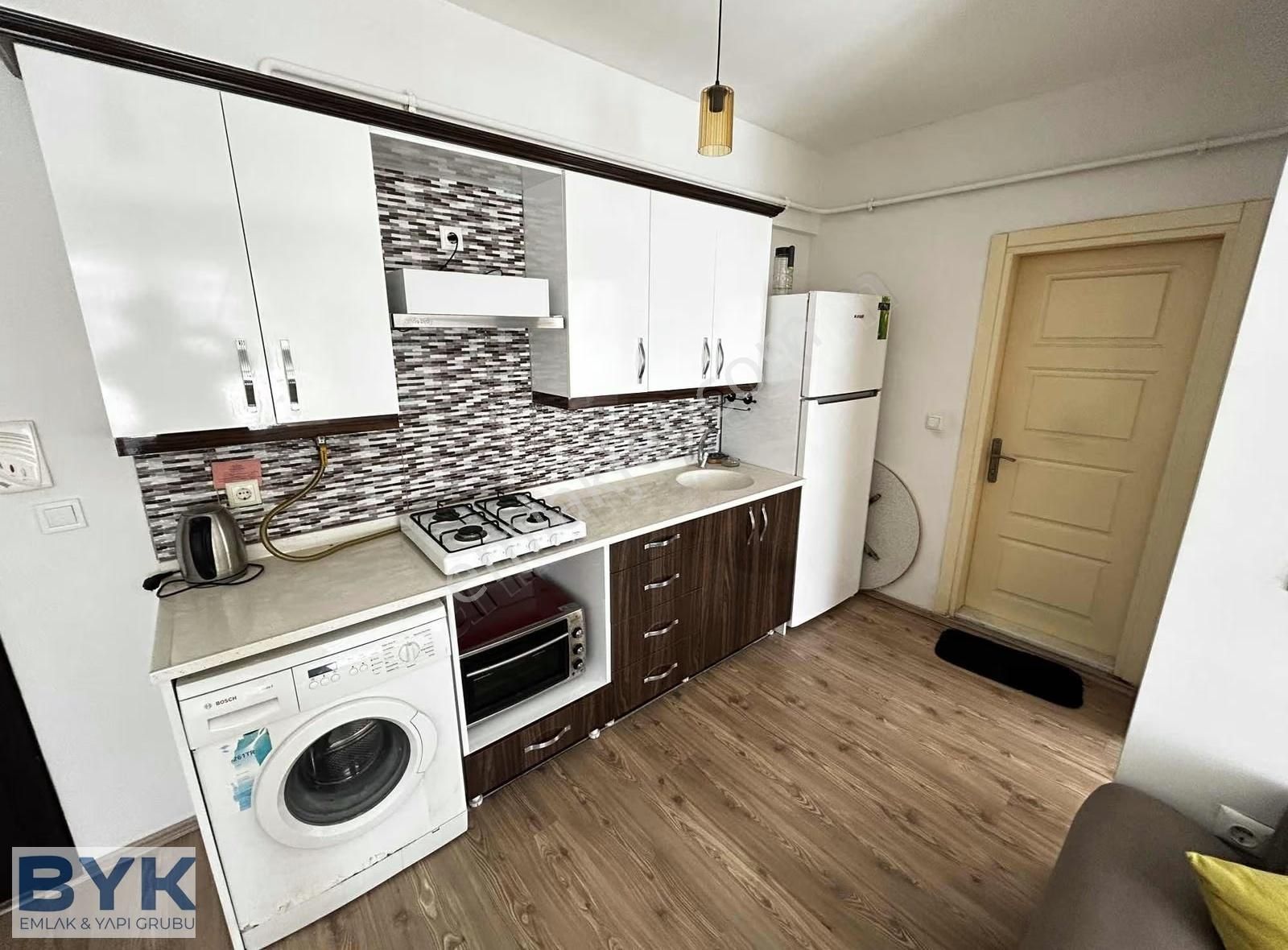 Byk' Dan! İskanlı! Eşyalı! Geniş M2! Güney Cephe! Satılık 1+1! - Görsel 22