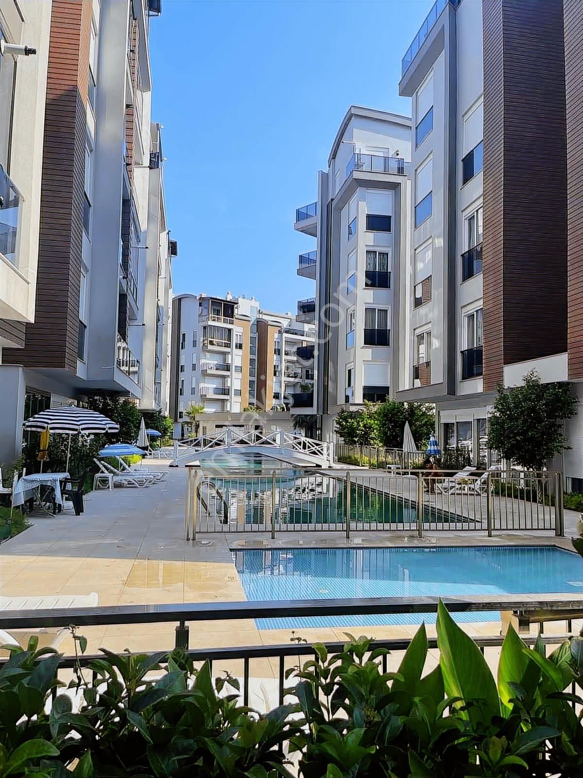 Gasa Grande'de Katta Ful Eşyalı Ebeveyn Banyolu Önü Açık Daire - Görsel 15