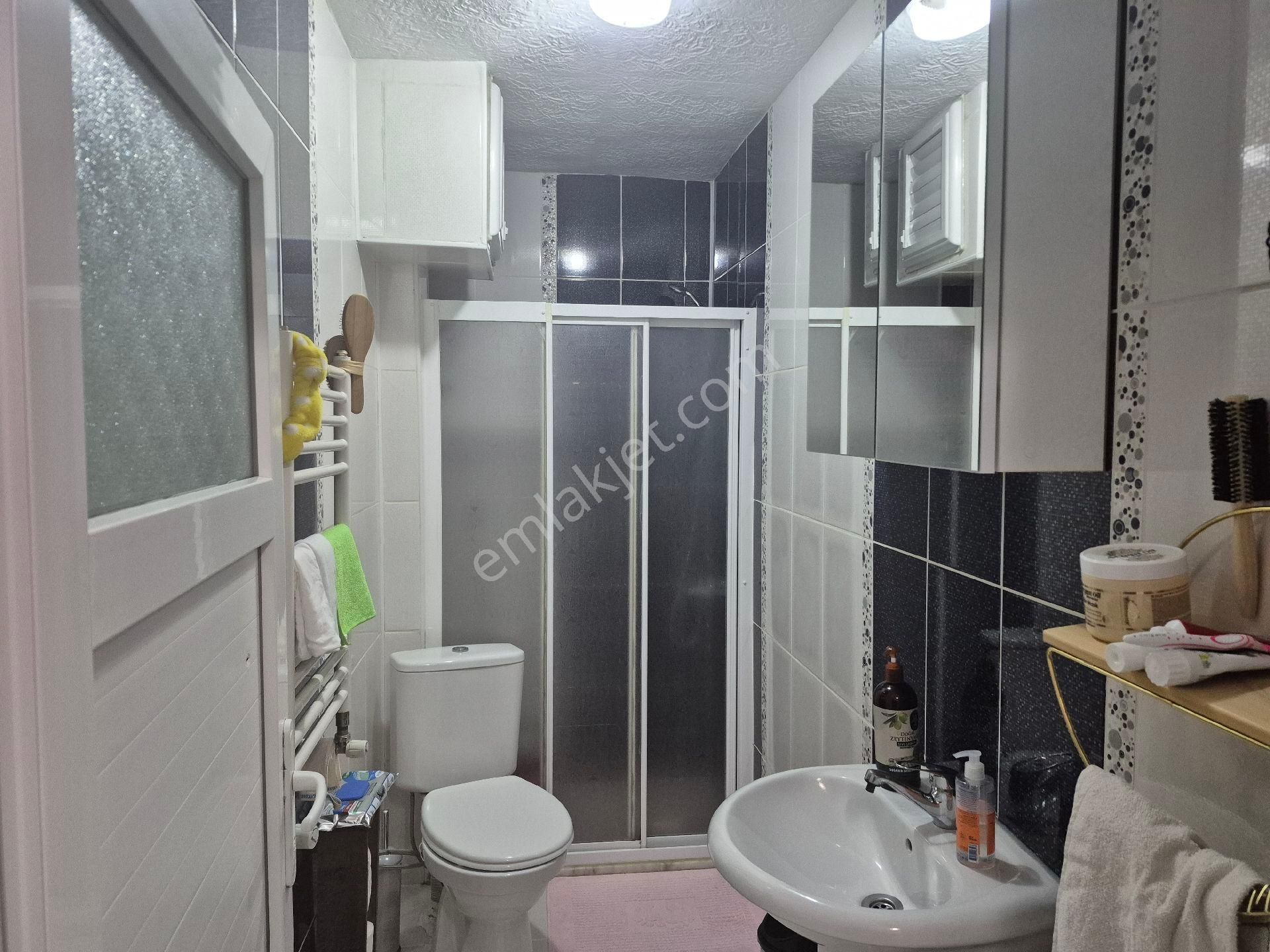 Satılık Kod 2 15 Yıllık 2+1 85 Metrekare Net Okulla Pazara Ulaşımı Her Yere Yakın Daire - Görsel 12