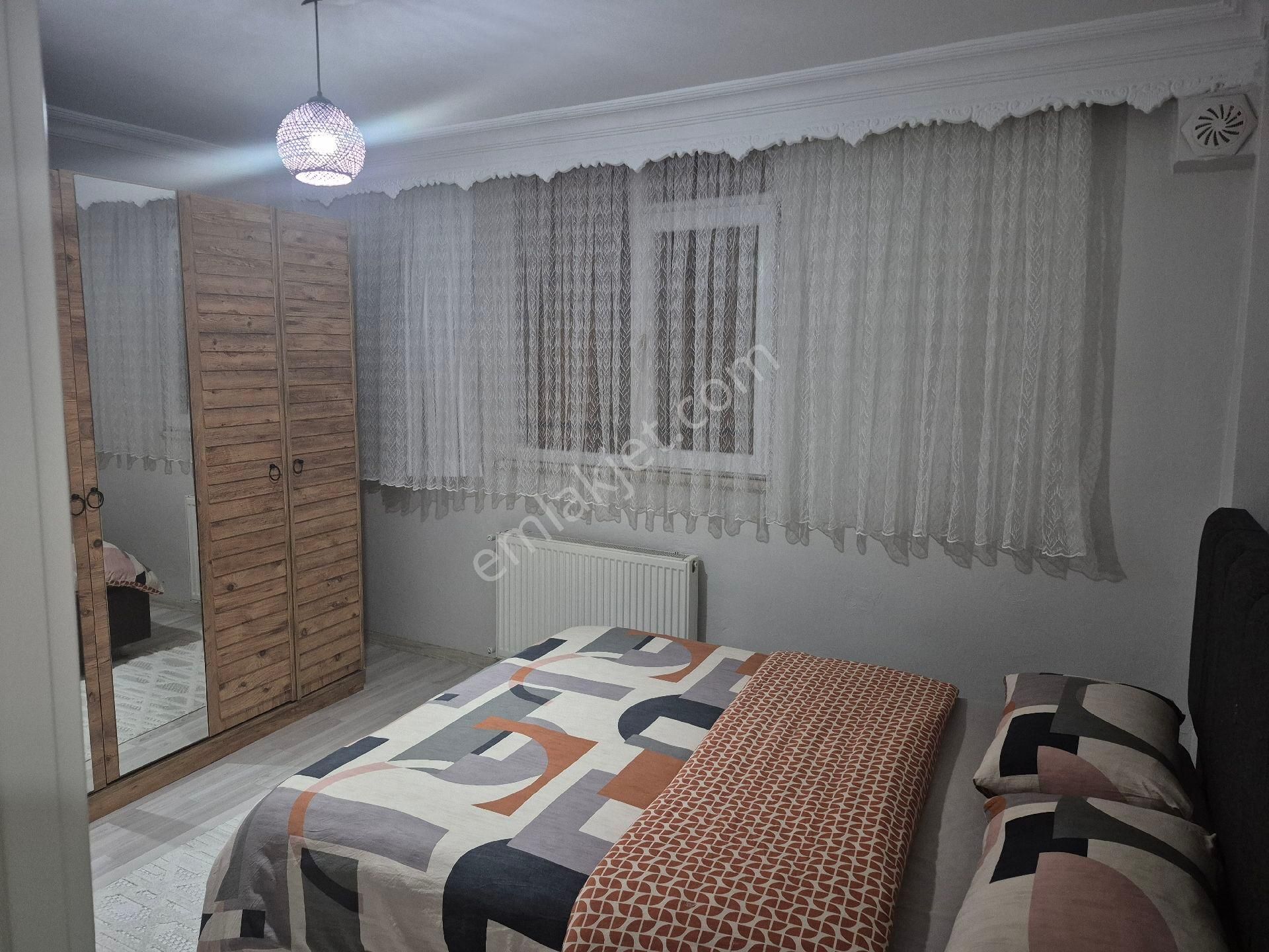 Satılık Kod 2 15 Yıllık 2+1 85 Metrekare Net Okulla Pazara Ulaşımı Her Yere Yakın Daire