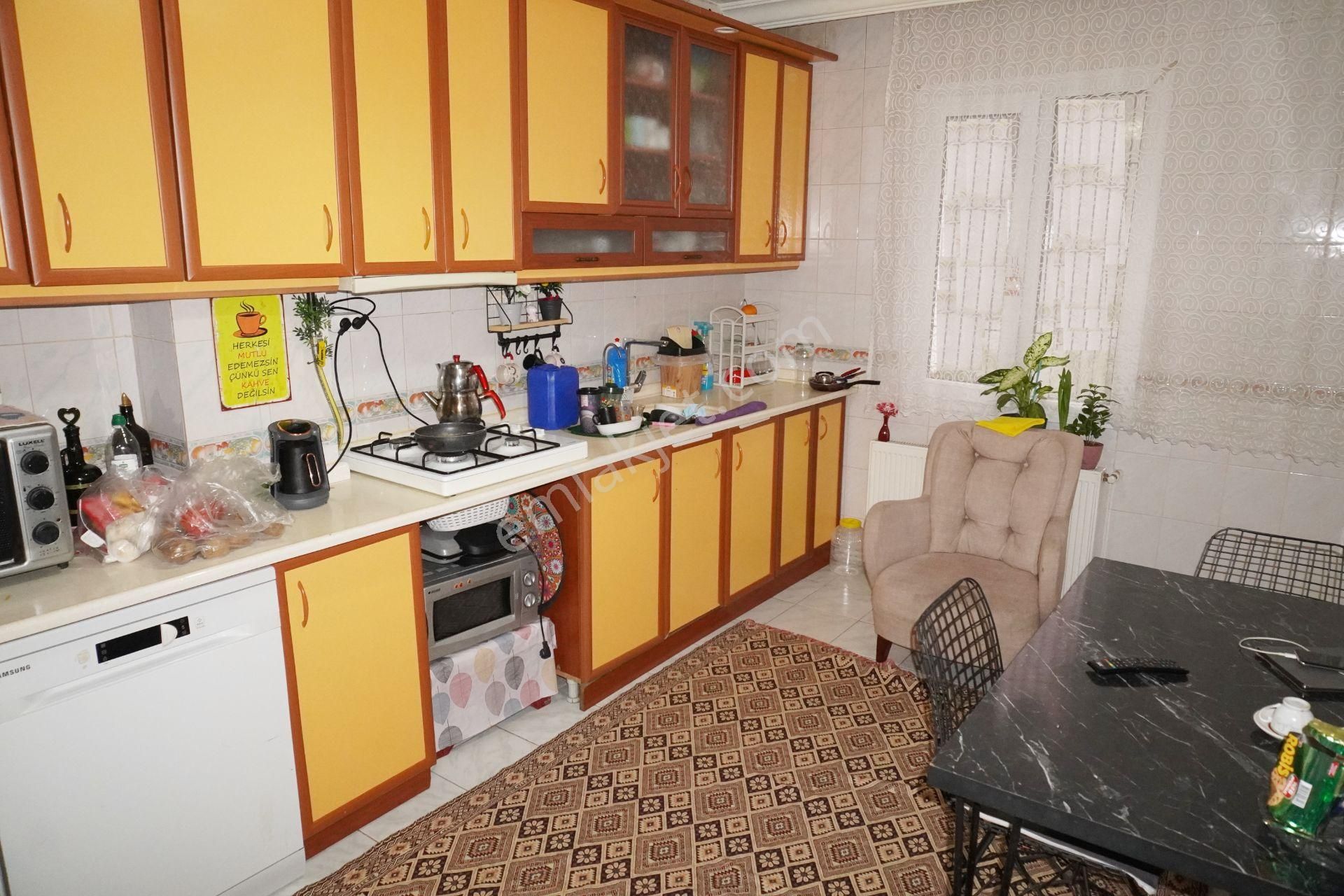 Çiğli Küçükçiğlide Satılık 3+1 Doğalgazlı+arka Teras Bahçeli+çift Balkonlu Çiğli Serkan Dan