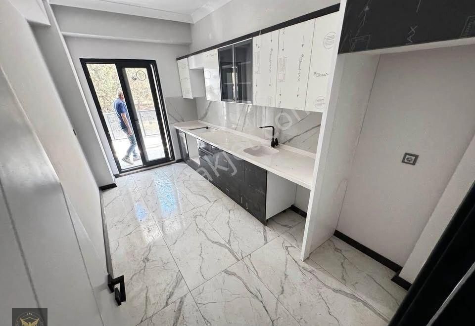 Beylikdüzü Cumhuriyet Mah Metrobüse Yakın 2+1 Arakat Dairemiz - Görsel 7