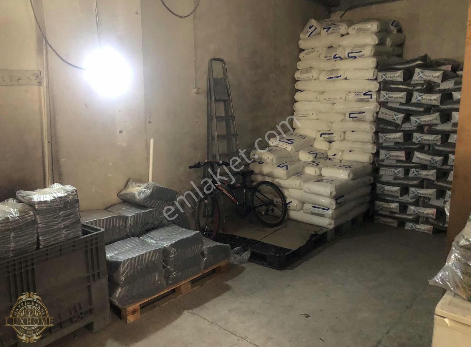 İş Kent Sanayi Sitesi D Blok'ta Fırsat Dükkan - Görsel 3