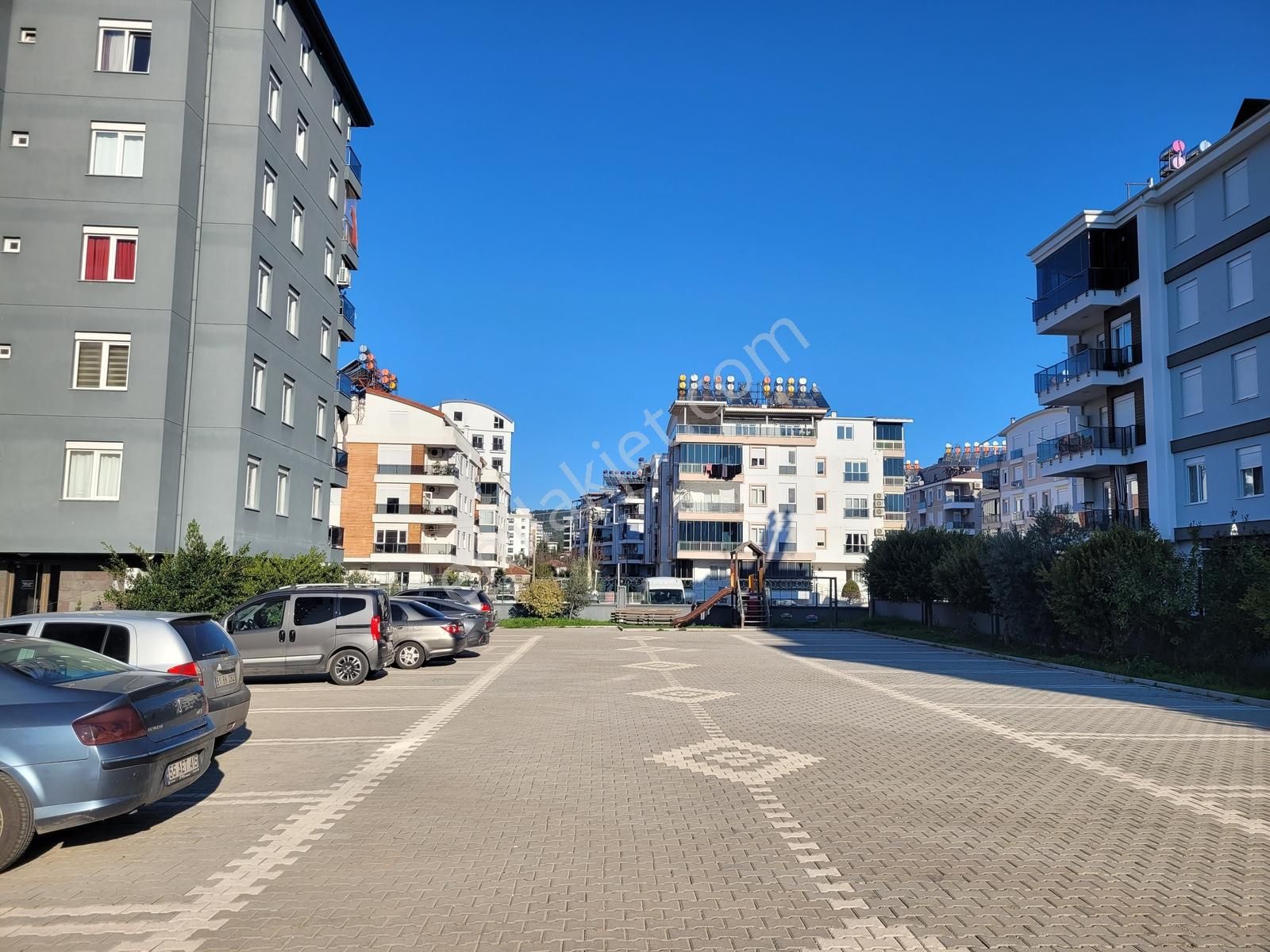 Göçerler'de Kiralık Site İçi 3+1 120 M2 4.kat Açık Mutfak Daire - Görsel 8