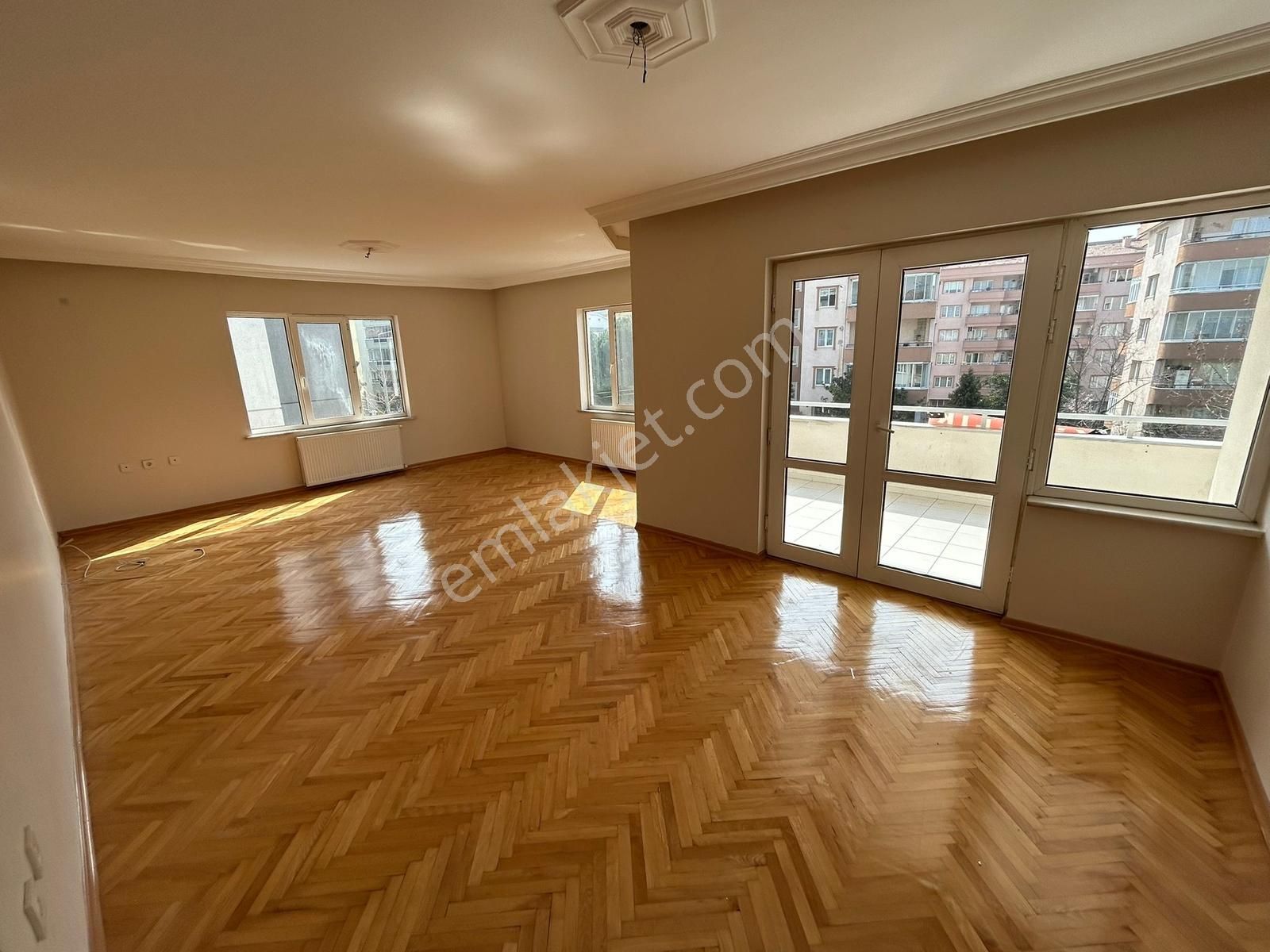 Barış Mahallesi Havuzlu Site İçerisinde 3+1 Arakat Kombili Daire - Görsel 9