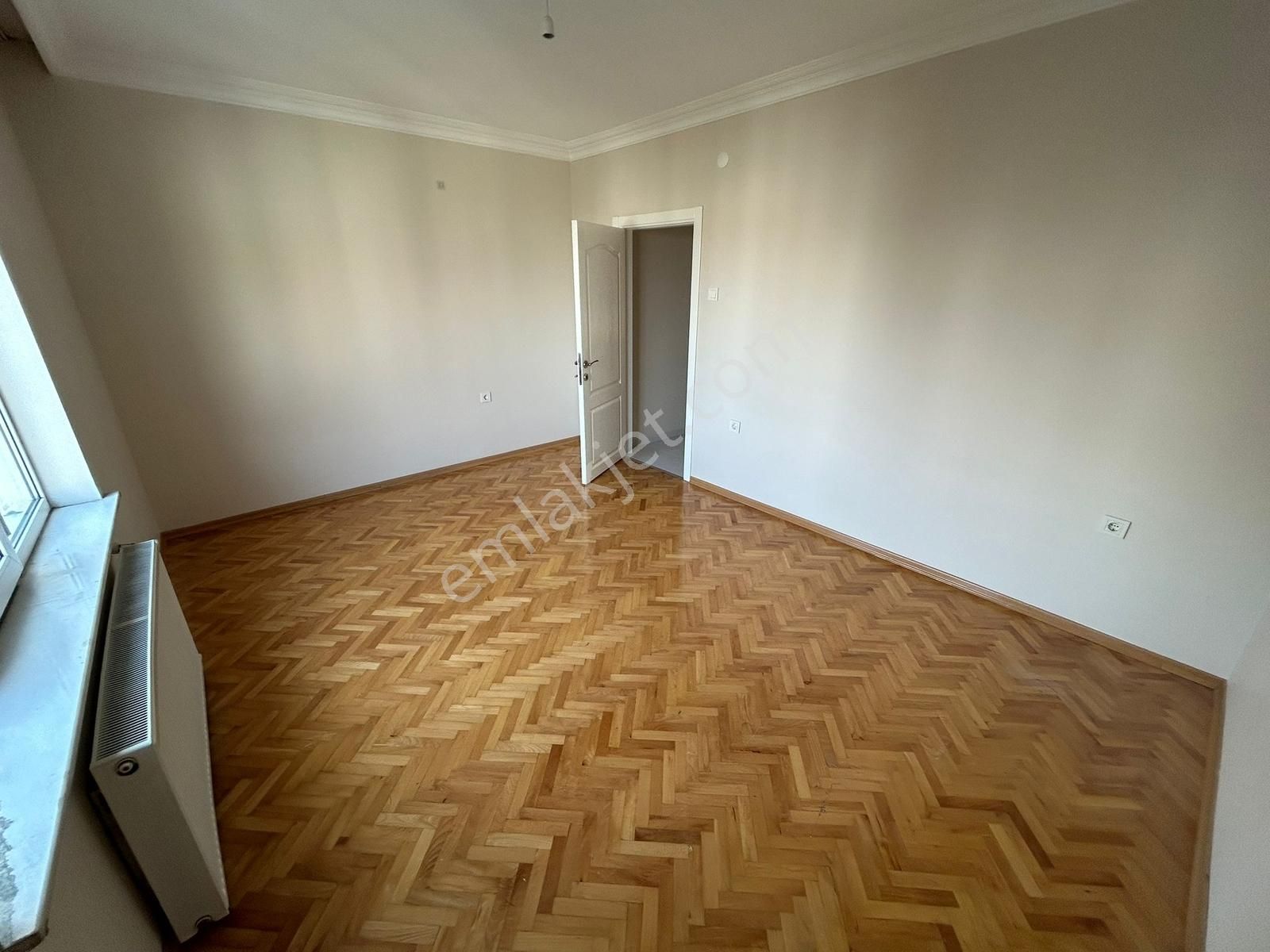 Barış Mahallesi Havuzlu Site İçerisinde 3+1 Arakat Kombili Daire - Görsel 3